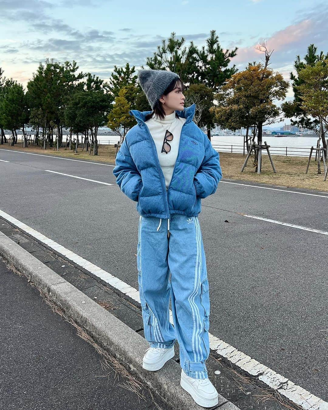 FukamizuYukina さんのインスタグラム写真 - (FukamizuYukina Instagram)「_ 𝗗𝗘𝗡𝗜𝗠 × 𝗗𝗘𝗡𝗜𝗠👖🩵💙 ㅤㅤㅤㅤㅤㅤㅤㅤㅤㅤㅤㅤㅤ @aniend.official のデニムダウンと @originals_kr のダボッとデニムパンツが おかわすぎてたまらんコーデ😮‍💨🤍☁️💯 ㅤㅤㅤㅤㅤㅤㅤㅤㅤㅤㅤㅤㅤ #aniend #adidasoriginals #denim #denimstyle #デニムダウン #adidas #デニムコーデ #高身長コーデ #hm #celine」12月13日 17時20分 - peitaro72