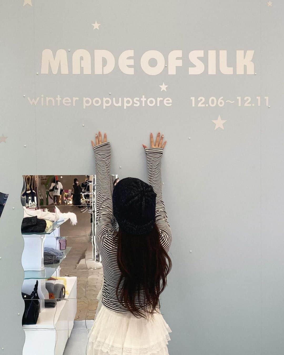 きぬさんのインスタグラム写真 - (きぬInstagram)「popupありがとうございました〜！毎日楽しかった🥹🤍 オンラインでの販売も開始してるので、ぜひチェックしてね〜！！🧣 @made_of_silk__official   made of silk winter popup store❄️☃️ @ Laforet harajuku 12.06〜12.11」12月13日 17時21分 - 2_5_2555