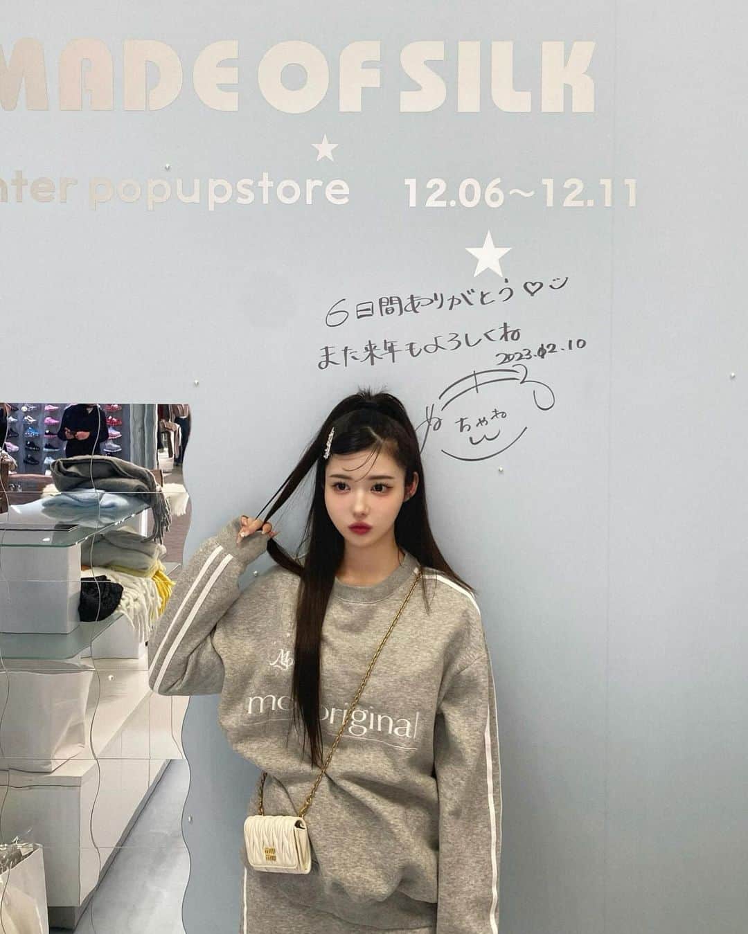 きぬのインスタグラム：「popupありがとうございました〜！毎日楽しかった🥹🤍 オンラインでの販売も開始してるので、ぜひチェックしてね〜！！🧣 @made_of_silk__official   made of silk winter popup store❄️☃️ @ Laforet harajuku 12.06〜12.11」