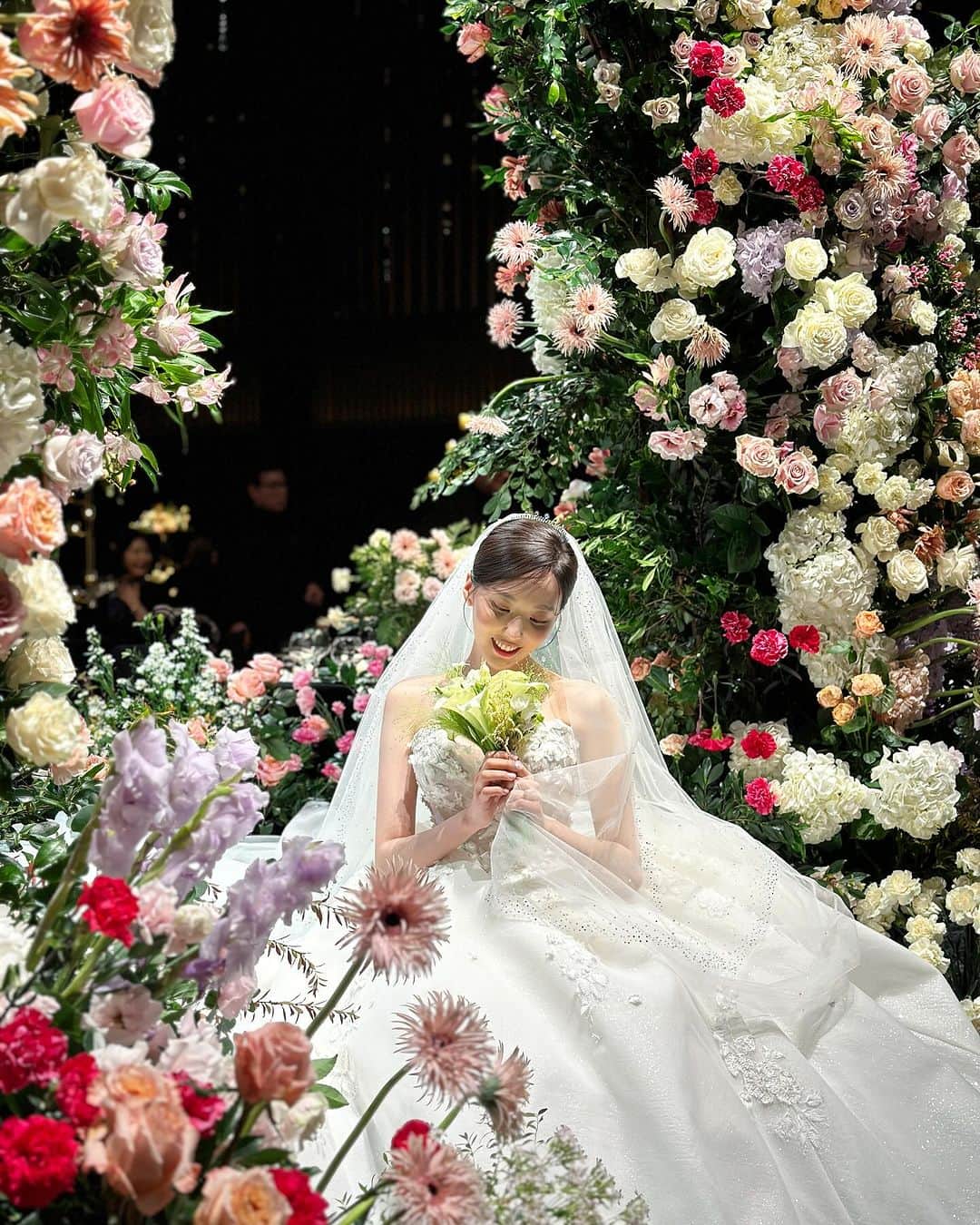 ウヒさんのインスタグラム写真 - (ウヒInstagram)「윤조의 결혼식👰🏻‍♀️🧡」12月13日 17時24分 - woohee91