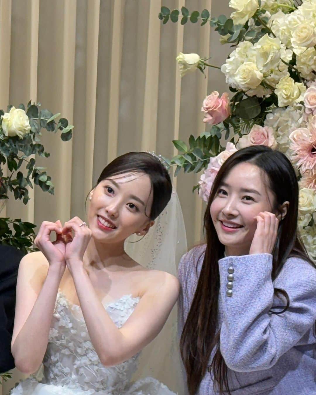 ウヒさんのインスタグラム写真 - (ウヒInstagram)「윤조의 결혼식👰🏻‍♀️🧡」12月13日 17時24分 - woohee91