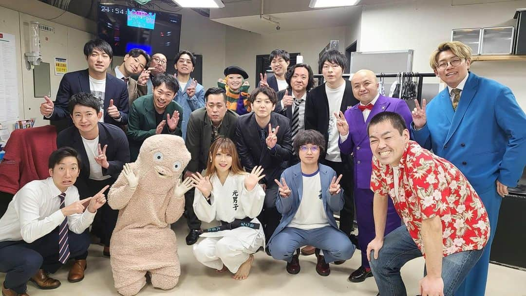 伊藤智博さんのインスタグラム写真 - (伊藤智博Instagram)「昨日の「サンパチさん」、ありがとうございました！バラエティー豊かでしたね！楽しかったー！  #無限大ホール #サンパチさん #漫才 #漫談 #まちゃまちゃ #LLR #街裏ぴんく #シシガシラ #ダイタク #ダイヤモンド #ダンビラムーチョ #くらげ #エバース #ナイチンゲールダンス #だま #ぼあき 。  #southwest #thebackdrop #dickies #ディッキーズ #slowwearlion #スローウェアライオン」12月13日 17時36分 - itotomohirollr