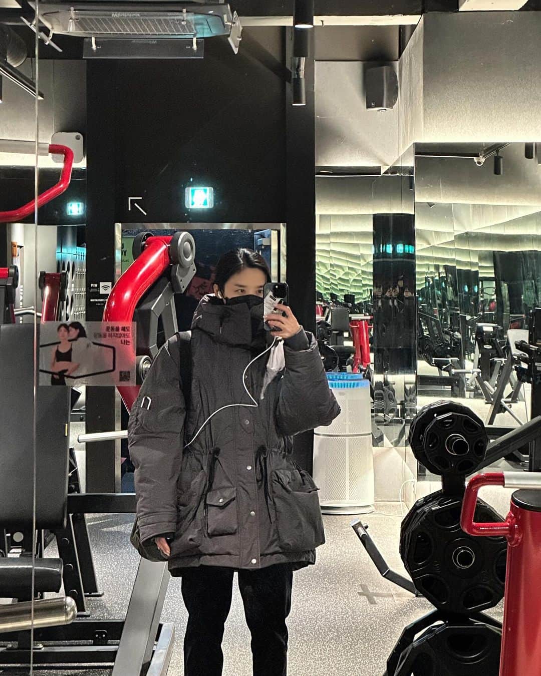 イ・チョンアのインスタグラム：「운동은 왔다만 표정은 못 숨겼다고 한다」
