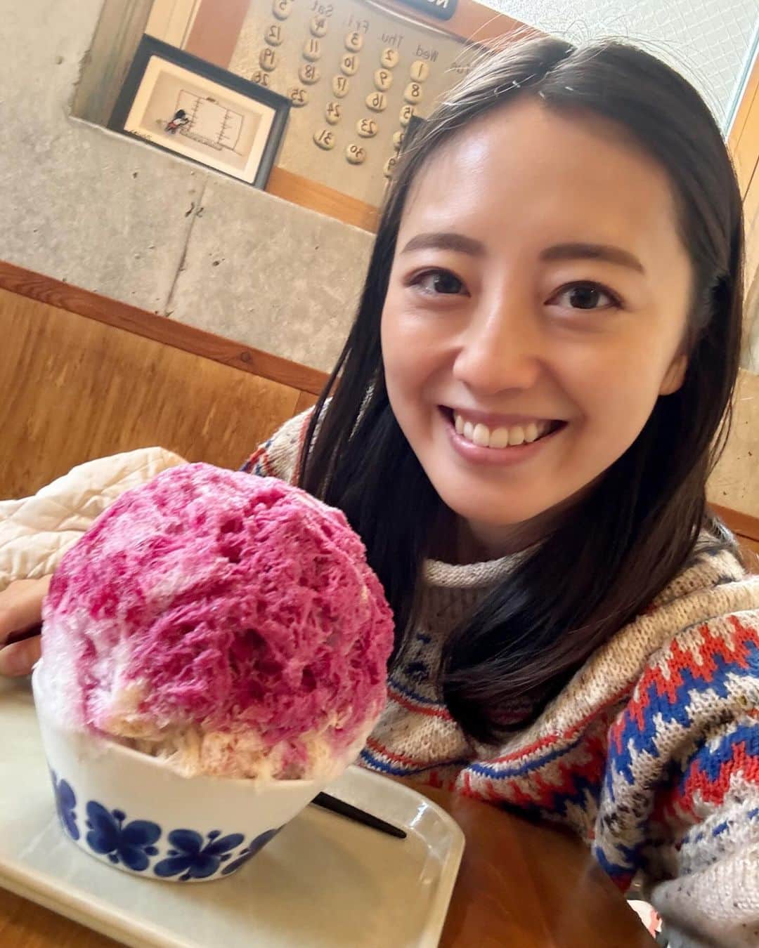 沢井美優のインスタグラム：「どうしよう！どんどん食べたいかき氷でてくるよ？🍧  #沢井はかき氷です #🍧  #かき氷 #かき氷大好き  #かき氷は人を幸せにする #🧡　 　 #笑顔溢れる毎日を  #明日もきっと素敵な一日 #🍀」