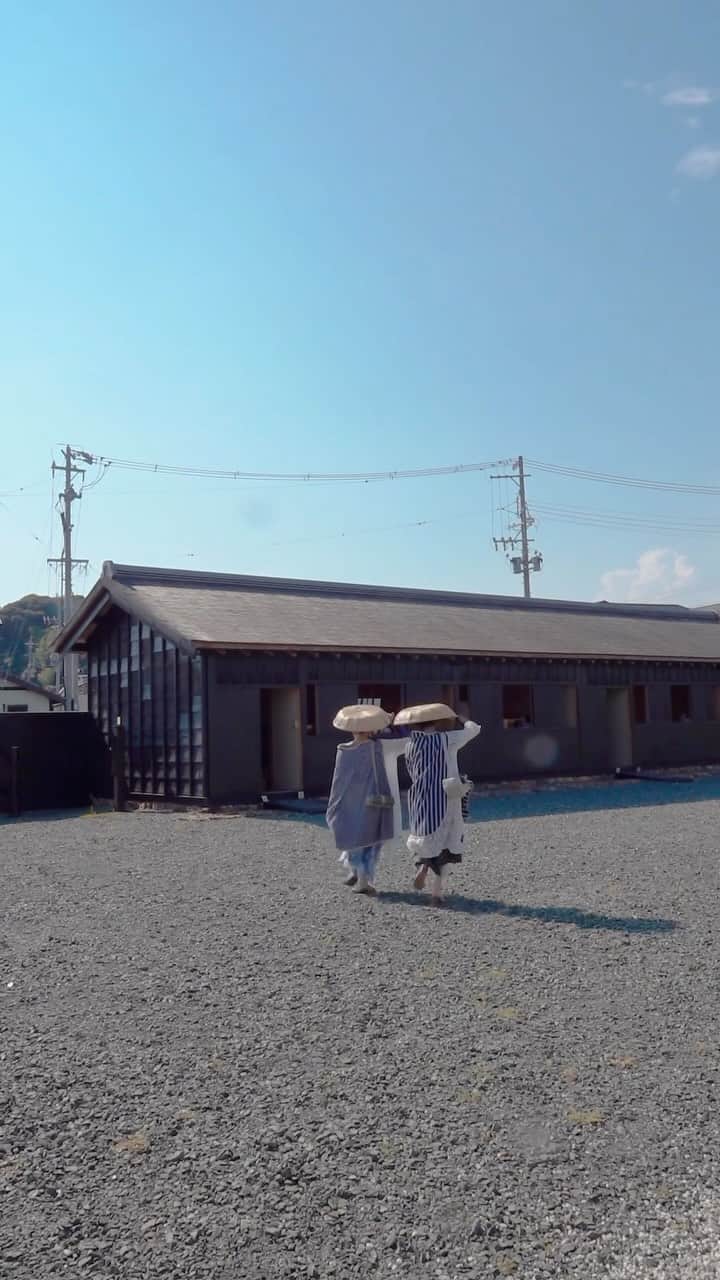 遊佐ちえみのインスタグラム：「当時の建物が日本で唯一そのまま⁉️  慶長5年（1600年）徳川家康により創設された歴史的な建物🙄 今でも現存してる関所は日本でここだけ！ 約400年前へタイムトリップしましょう✨  #浜名湖 #浜松 #新居関所 #関所 #観光 #体験 # #visit #view #hamanako #hamamatsu #japan #shizuoka #instatravel #discoverjapan」