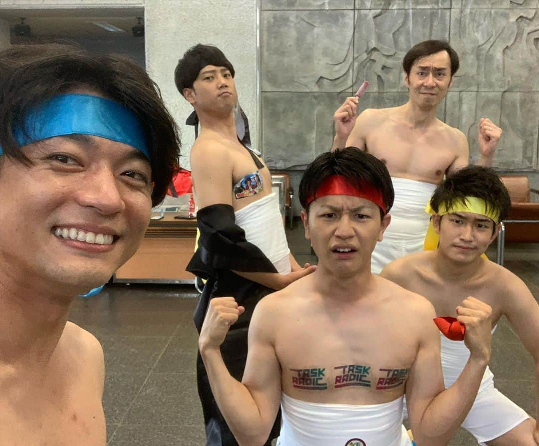 工藤淳之介さんのインスタグラム写真 - (工藤淳之介Instagram)「あすはいよいよイケメン四銃士カレンダーの発売日！ 全国約60000店舗のコンビニのeプリントで簡単に購入できます！  そして近藤さん、留守はアナ部みんなでカバーしますので ゆっくり療養してください。 また素敵な声と楽しいお話を楽しみに待っています😌  #イケメン四銃士 #カレンダー #bsn #アナウンサー #男性アナウンサー #個性強め #工藤淳之介」12月13日 17時56分 - kudojun_nosuke_bsn