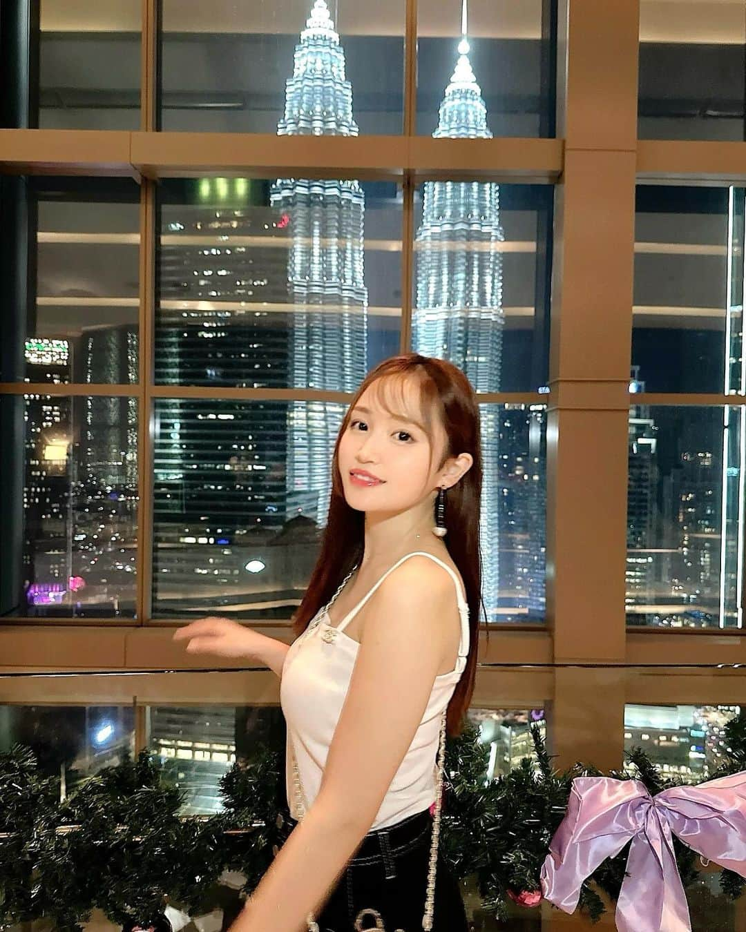 ぷーちゃんさんのインスタグラム写真 - (ぷーちゃんInstagram)「🐶🍯📍Malaysia  クアラルンプールの夜景もよき🌙  キラキラなツインタワー🗼  ✼••┈┈••✼••┈┈••✼••┈┈••✼••┈┈••✼  ♡ファンクラブ(ミラージュ)について♡  TikTokやInstagramでは見れない ぷーちゃんの限定動画や未公開写真公開中！   限定商品やここにしかない豪華特典も…！♡     ファンクラブに入ると豊富なコンテンツをすぐ楽しむことができます♡ ぷーちゃんの裏側をもっと知れるコンテンツがいっぱい！   ・限定動画を配信(普段の投稿では見れないぷーちゃんの限定動画を配信中！) ・等身大のリアルな日常や裏側密着(ぷーちゃんのプライベートが見れる) ・未公開写真を公開(普段の投稿では見れない姿が見れる)    単品商品(私服や私物、チェキetc.)は非会員様でもゲットできます🙆‍♀️ チェックしてみてね♡  welcome to ぷーふぁむ🐶🍯  #撮影モデル#サロンモデル#モデル#大阪サロンモデル#関西モデル#関西サロモ#関西サロンモデル#フリーモデル#関西フリーモデル#撮影依頼受付中」12月13日 20時00分 - poohchan31