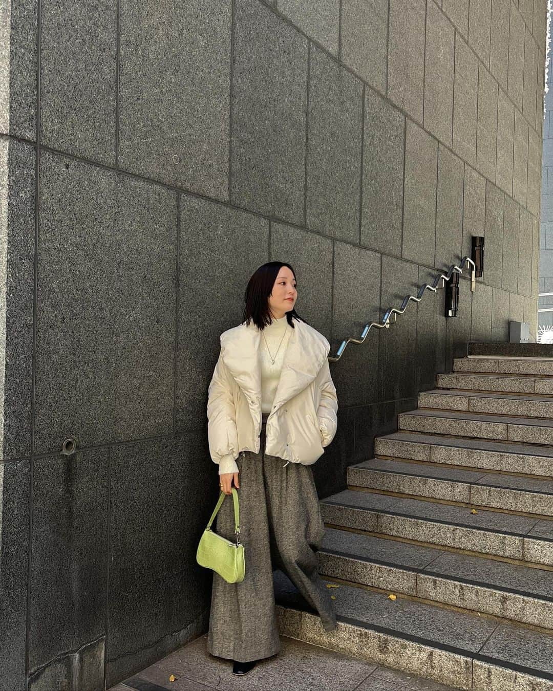 LAGUNAMOONさんのインスタグラム写真 - (LAGUNAMOONInstagram)「.  【PICKUP STYLING】 ⁡ 〈STAFF〉FUJII（ @lagunamoon_marina )  #ミニシャギーニットプルオーバー  price…¥9,900(tax in)  color... WHITE / PINK / NAVY size...Fsize(スタッフ身長166cm着用)  程よくフィット感のあるミニシャギーのニット。ハンサムなパンツスタイルとの合わせも◎綺麗めなスカートと合わせてオフィスコーデにも◎  #LAGUNAMOON #ラグナムーン #166cmコーデ #高身長コーデ #高身長女子 #骨格ナチュラル #骨格ナチュラルコーデ #大人女子」12月13日 23時32分 - lagunamoon_shop