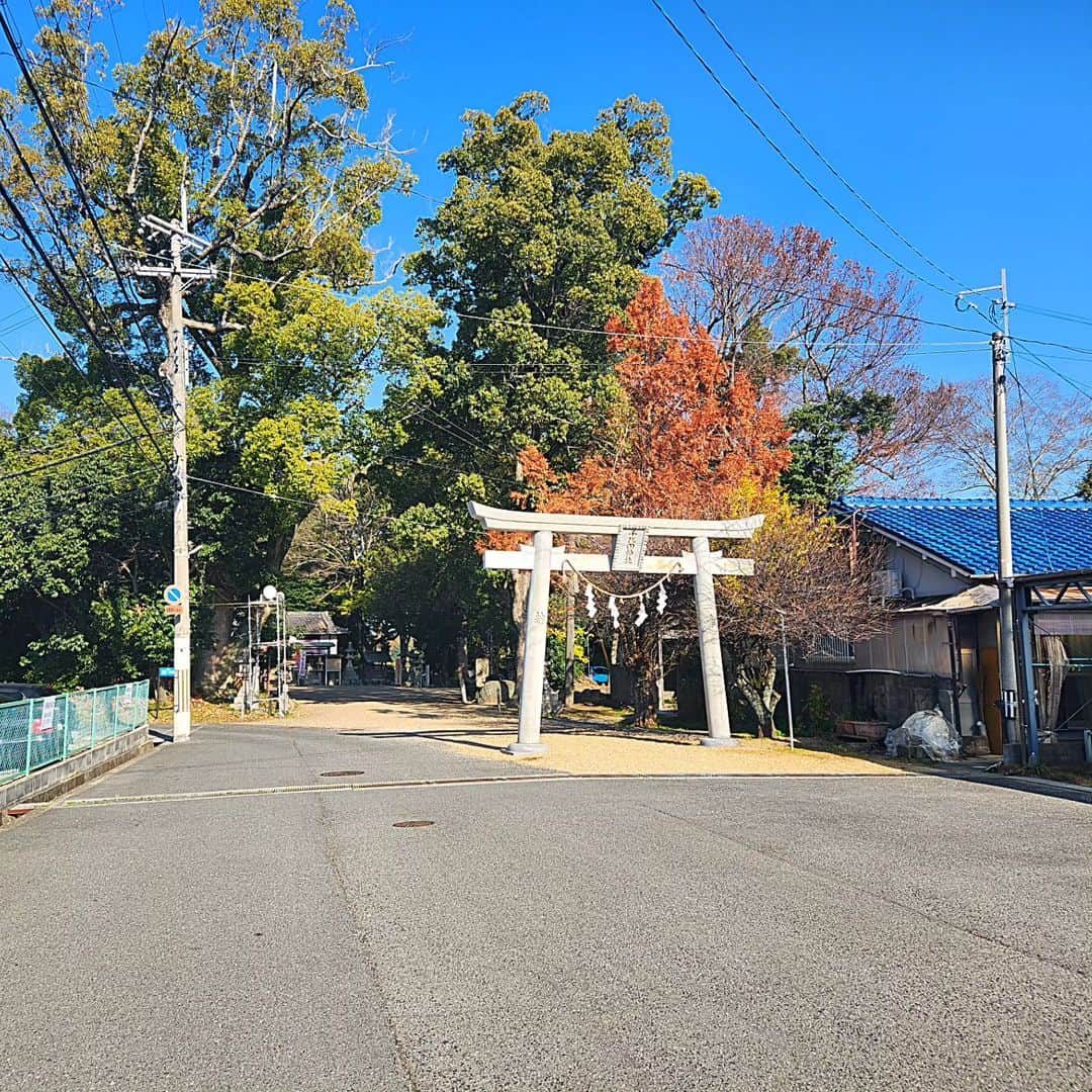 大平我路のインスタグラム：「婚活の御仕事で行った千代田神社 知り合いの芸人さんともゆかりが ある神社だとは思いませんでした 世の中広いようで狭いものですね」