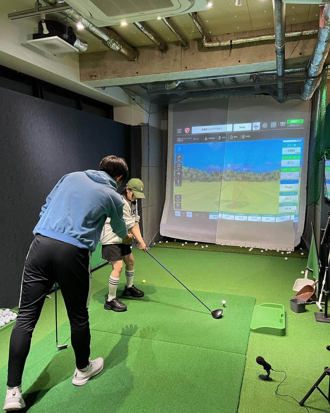 Lilmeさんのインスタグラム写真 - (LilmeInstagram)「golf lesson day ⛳️ 実は密かにゴルフレッスンに通っています。笑  フォームをしっかり先生から指導して貰ってから打つと 感覚が全然違います。笑 打つのが楽しくてこの日も何時間もやりました。笑 これから空き時間が出来たら随時レッスンを 受けに行こうと思っています。  これから私のゴルフ成長日記をInstagramで アップしていくのでゴルフ好きの皆さん これから宜しくお願いします🏌️‍♀️笑  おススメのウェアやゴルフセットなどもあれば 是非教えて頂けたら嬉しいです✨  この日レッスンでお世話になったのは西葛西にある @indoor.nishikasai   #golf#golfswing#골프#ゴルフ#ゴルフ女子#ゴルフウェア#ゴルフコーデ#ゴルフ練習#pr」12月13日 23時36分 - lilme_official