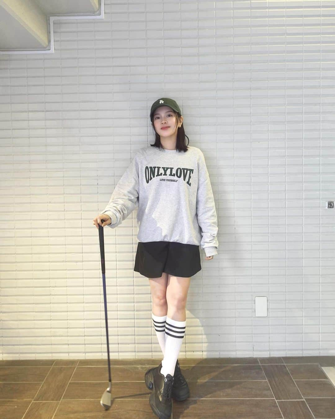 Lilmeさんのインスタグラム写真 - (LilmeInstagram)「golf lesson day ⛳️ 実は密かにゴルフレッスンに通っています。笑  フォームをしっかり先生から指導して貰ってから打つと 感覚が全然違います。笑 打つのが楽しくてこの日も何時間もやりました。笑 これから空き時間が出来たら随時レッスンを 受けに行こうと思っています。  これから私のゴルフ成長日記をInstagramで アップしていくのでゴルフ好きの皆さん これから宜しくお願いします🏌️‍♀️笑  おススメのウェアやゴルフセットなどもあれば 是非教えて頂けたら嬉しいです✨  この日レッスンでお世話になったのは西葛西にある @indoor.nishikasai   #golf#golfswing#골프#ゴルフ#ゴルフ女子#ゴルフウェア#ゴルフコーデ#ゴルフ練習#pr」12月13日 23時36分 - lilme_official