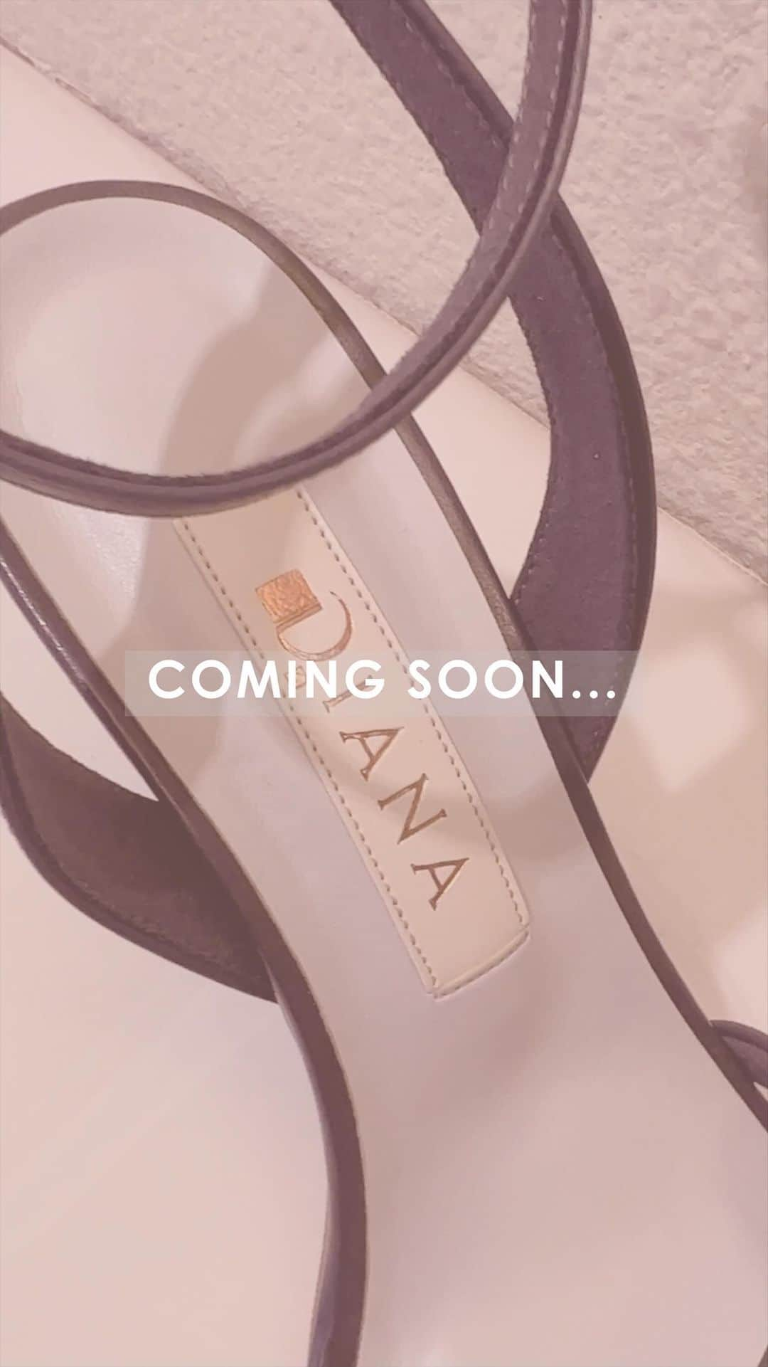 ダイアナ プレスのインスタグラム：「COMING SOON...  DIANA×MERY with Influencer...♡  着々と理想のデザインに...♡ 乞うご期待です♪  #dianashoespress #dianashoes #ダイアナシューズ #ダイアナコラボ #MERY #2024SS #24ss」