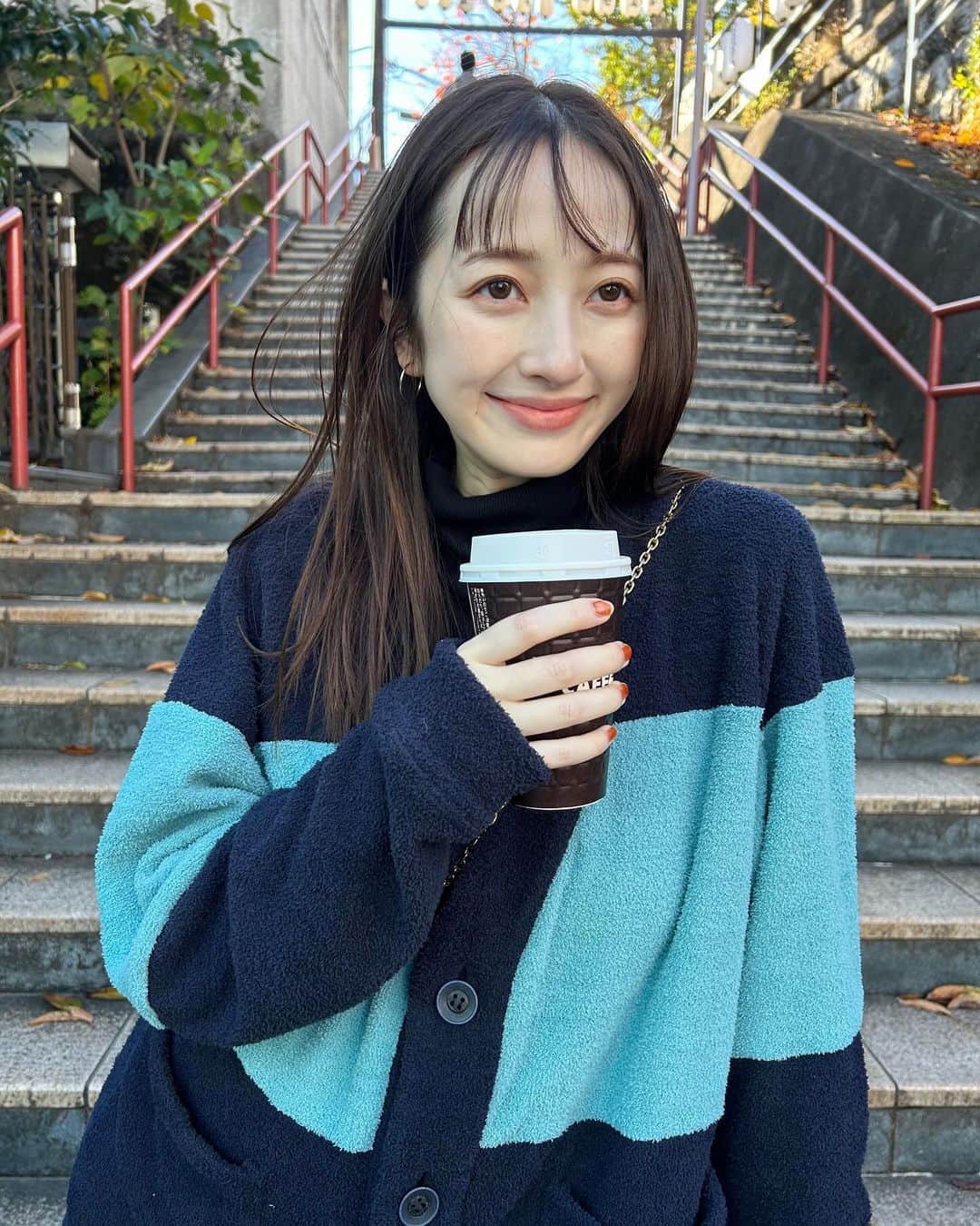 團遥香のインスタグラム：「今年のクリスマスは名古屋、楽しみっ。名古屋ラシック @minali_official  POP-UP STOREまで あと6日🫶🏻 22.23.24日は私も来店予定なので待ってるねん❤️❤️ Minaliのカーディガン着てお出かけしたよんっ  ディレクター團遥香が来店時 25000円以上お買い上げの方のみ 一緒にチェキが撮れるイベントを開催‼️  『團遥香来店イベント🎄タイムスケジュール』 ＝＝＝＝＝＝＝＝＝＝＝＝＝＝＝＝＝ 22日(金) 12時ー14時 18時ー21時  23日(土) 11時ー14時 16時ー19時  24日(日) 11時ー14時 16時ー19時  @lachic_nagoya」