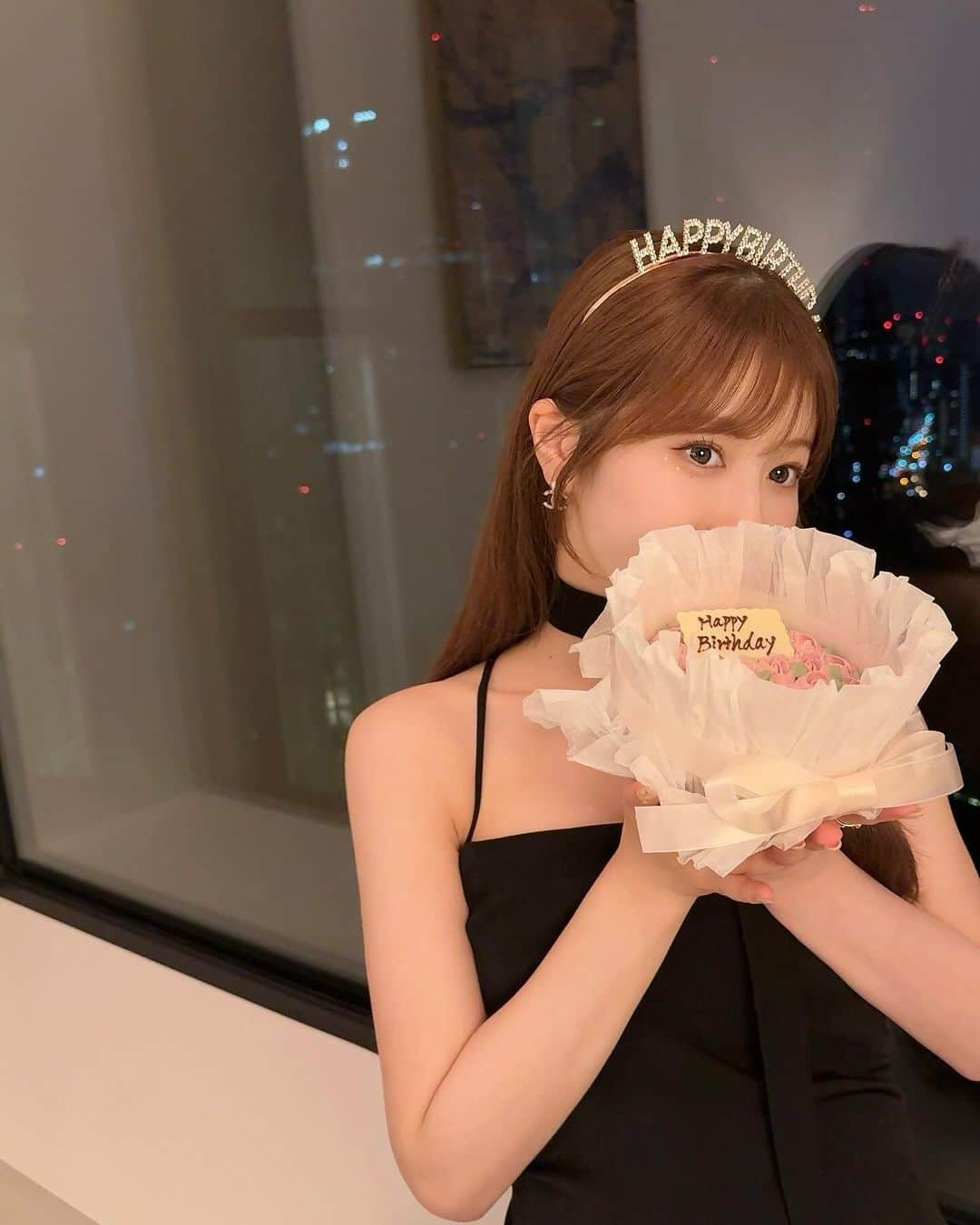 黒田莉来のインスタグラム：「ᴍʏ ʙɪʀᴛʜᴅᴀʏ ♡ 25ᴛʜ  本日で25歳になりました✨ お祝いメッセージありがとうございます☺️  これからも愛で溢れる人でいたいです。 自分に優しく、人にも優しく🐏  みなさん、いつもありがとうございます♡ 大好き！  #mybirthday #1213 #25th #thetokyoeditiontoranomon」