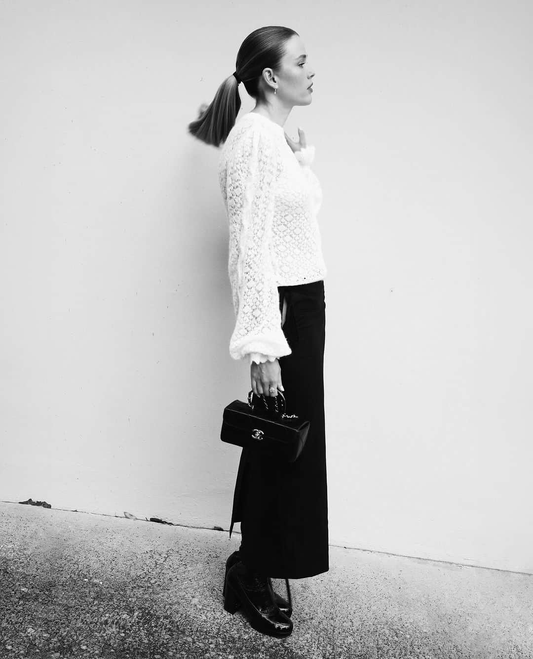 Victoria Leeのインスタグラム：「🖤🩶 @chanelofficial」