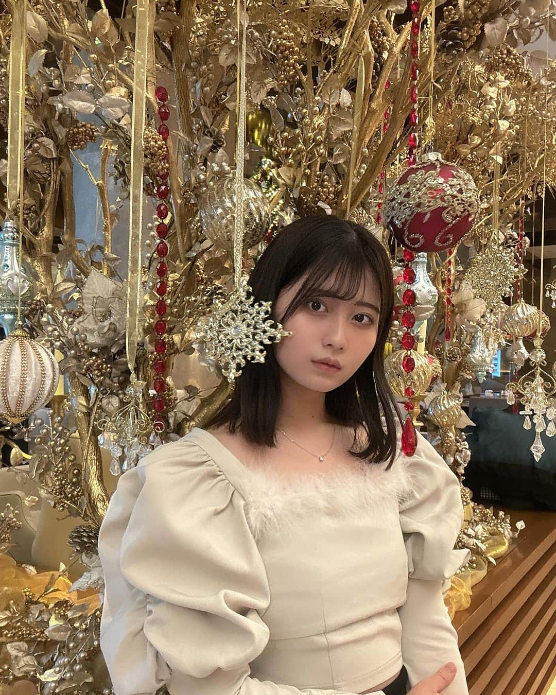 佐藤かれんさんのインスタグラム写真 - (佐藤かれんInstagram)「ヒルトンのクリスマスビュフェ「King ＆ Queen のクリスマス」にママと行ってきたよ〜！！！  ママへのクリスマスプレゼント何にしようーって迷ってたからすごい素敵で美味しくて楽しかった！！！🎄  つぎ何食べよう〜ってずっと最後まで食べてた！！笑  また行きたいな〜〜  次はいちごなんだって🍓！ スイーツを楽しみたいけど甘いのばっかりだと思い！って人には本当おすすめ！  #PR  #ヒルトン東京 #マーブルラウンジ #ホテルビュッフェ #ホテルスイーツ #スイーツビュッフェ #スイーツ #ホカンス #ホカンスコーデ #フレンチガーリー #新宿ビュッフェ #新宿ランチ #新宿グルメ #shinjuku #女子大生の日常 #旅スタグラム #旅行 #東京観光 #hiltonhotel #hiltonsweets」12月13日 18時19分 - berobero_baaa