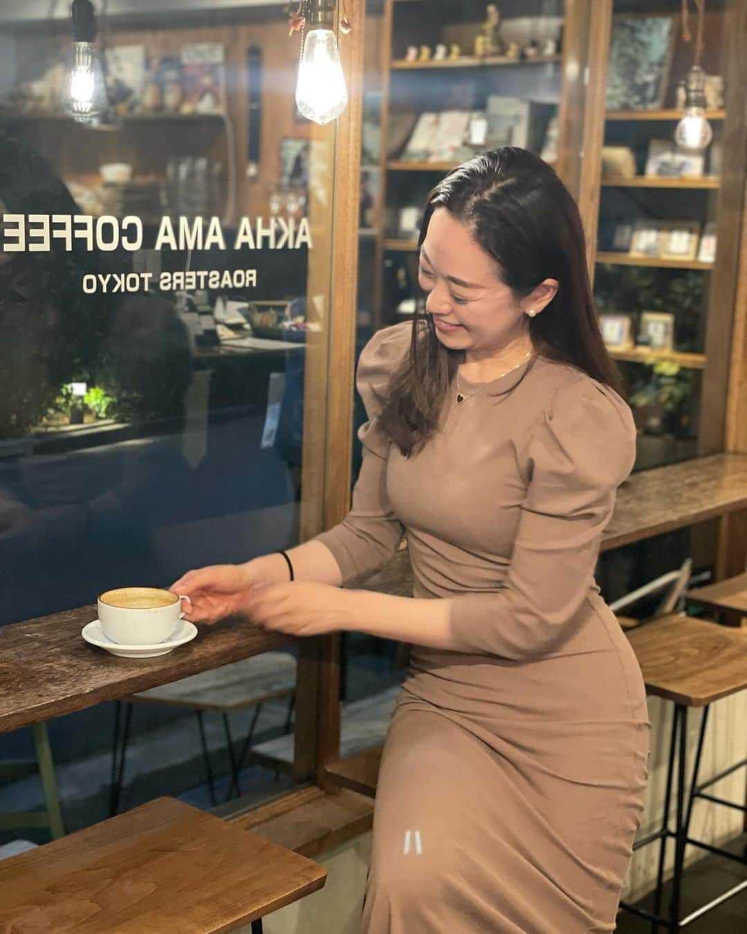 沢瀉美緒のインスタグラム：「※ Coffee break ☕️ @akhaamacoffee.japan  . 今の会社出身で唯一外でも会う子と報告会🤭 お散歩がてら行けるコーヒー屋さんで。 . そして、つい頼んでしまうサンドイッチを見て あ❤️と思うお友達も多いはず😋 . 近況報告して、内容の濃い時間でした。 . 次はしゃぶしゃぶに致しましょう。 . @birthdaybashshop のワンピなのですが ラテ色🤭笑 . . #akhaamacoffee #アカアマコーヒー #coffee #coffeeholic #コーヒー好きな人と繋がりたい」