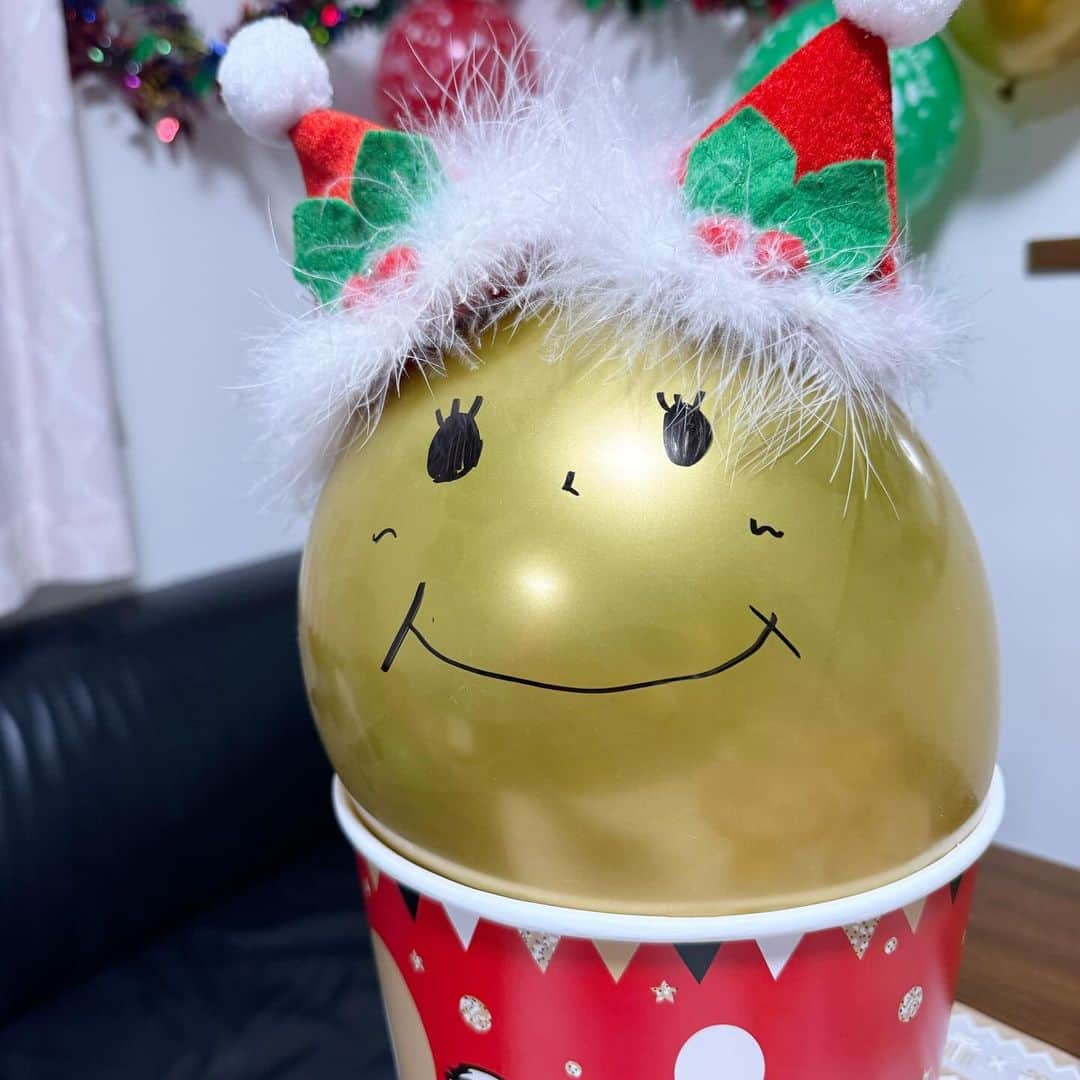 飯野雅さんのインスタグラム写真 - (飯野雅Instagram)「大好きなお友達と早めのクリスマスパーティー🎄🎉  今年は可愛いキャクターまで生み出して楽しい1日でした🎁」12月13日 18時21分 - biichan_