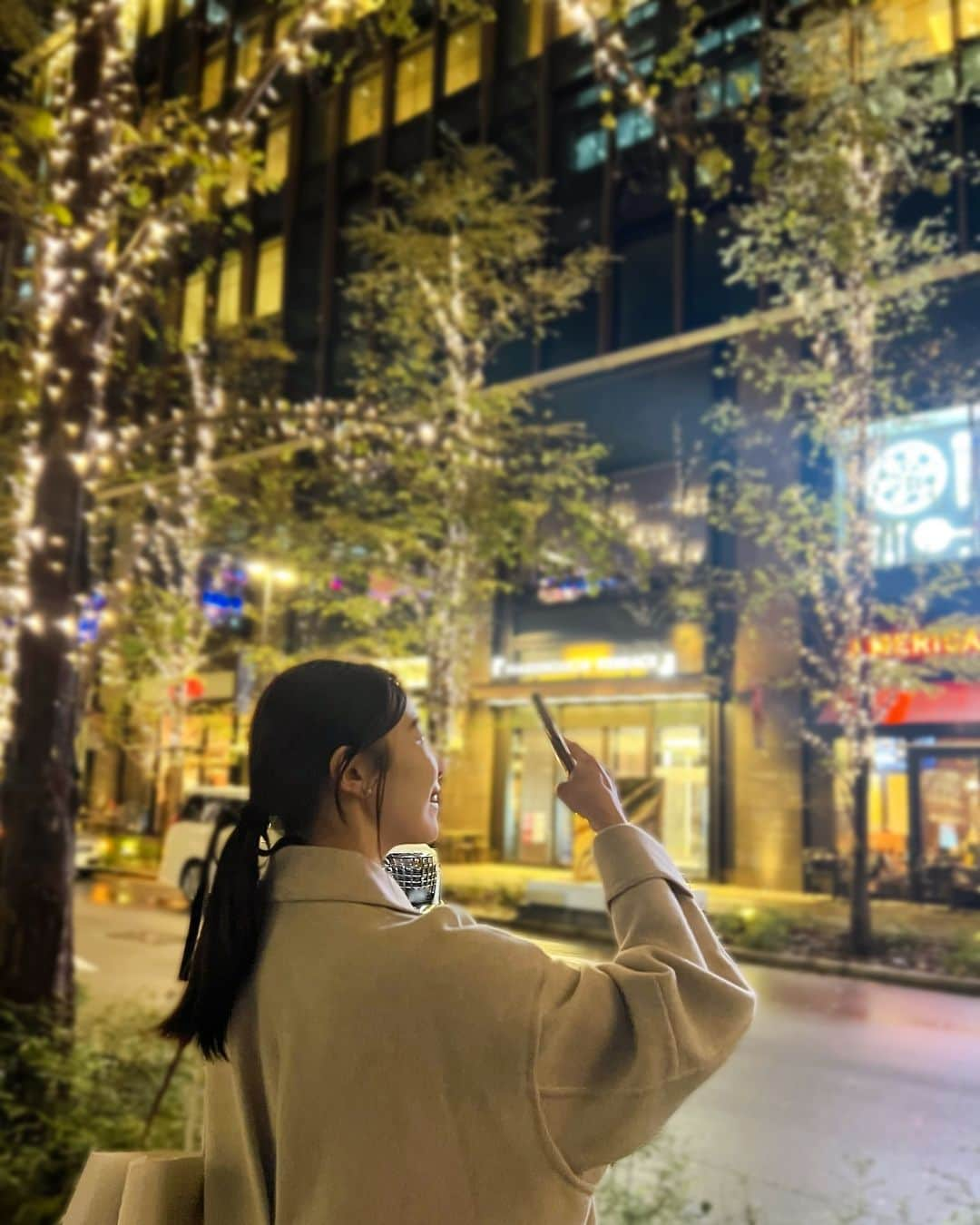 清原ゆきなさんのインスタグラム写真 - (清原ゆきなInstagram)「もうすぐクリスマス🎄街中がイルミネーションに包まれててわくわくする✨ 今週末のデートはどこにいこうかな🥰  みんなクリスマスは何するの？🎄✨  #アプリ婚 #アプリ婚夫婦 #スピード婚 #10歳差 #10歳差夫婦 #歳の差夫婦 #歳の差夫婦の日常 #歳の差婚 #バンブル #bumble #結婚 #マッチングアプリ#マッチングアプリ体験記 #年の差夫婦 #結婚 #婚活 #婚活中 #マッチングアプリで出会った人 #年下彼氏 #年下旦那 #年上彼女 #年上妻 #結婚生活  #夫婦の会話 #仲良し夫婦 #💍」12月13日 18時22分 - yukina7.7