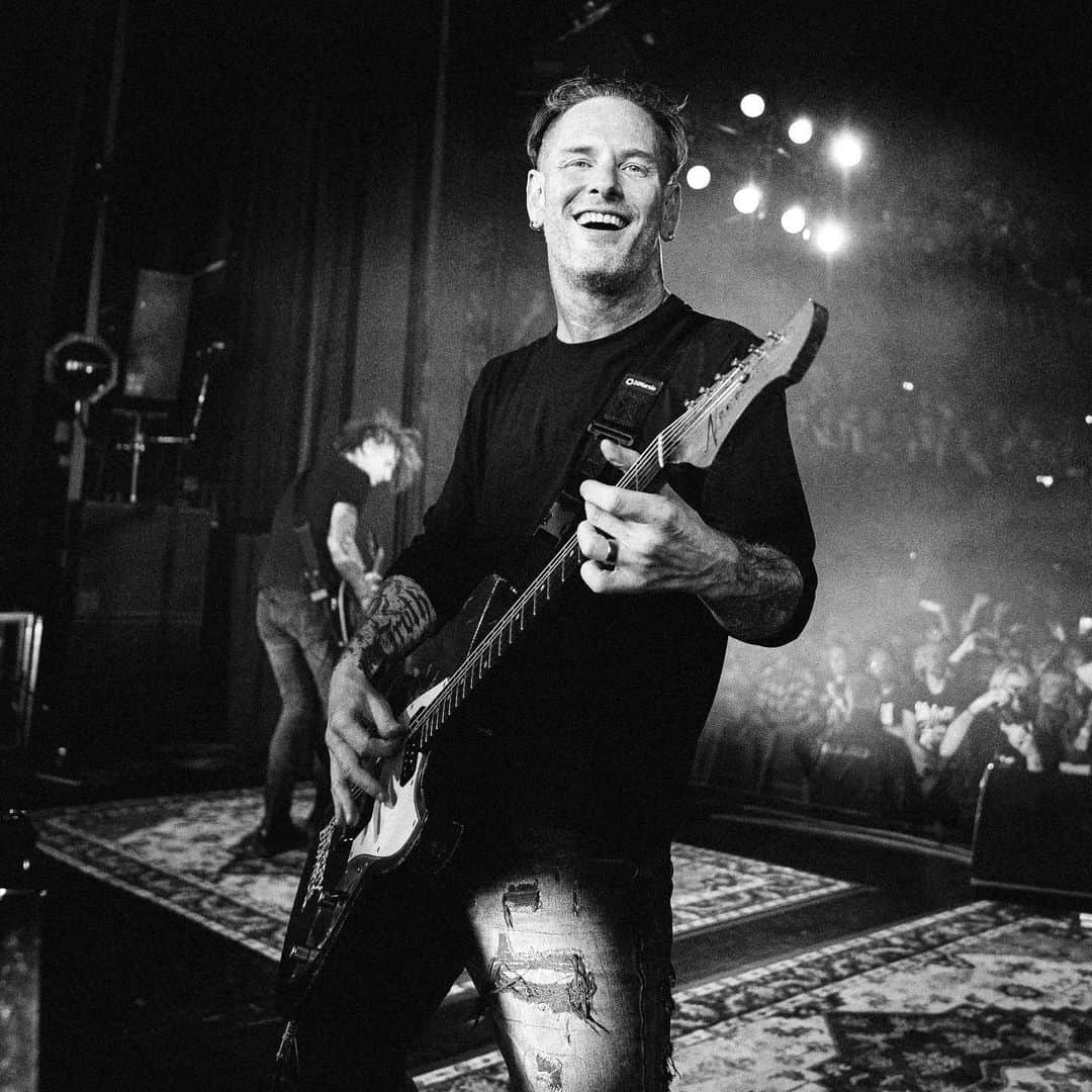 コリィ・テイラーのインスタグラム：「Hell yeah Croatia! You sold out so fast that we upgraded venues to SRC Salata.  More tickets on sale today at 12:00: coreytaylor.com  All tickets purchased for the original sold out show will be honored.」