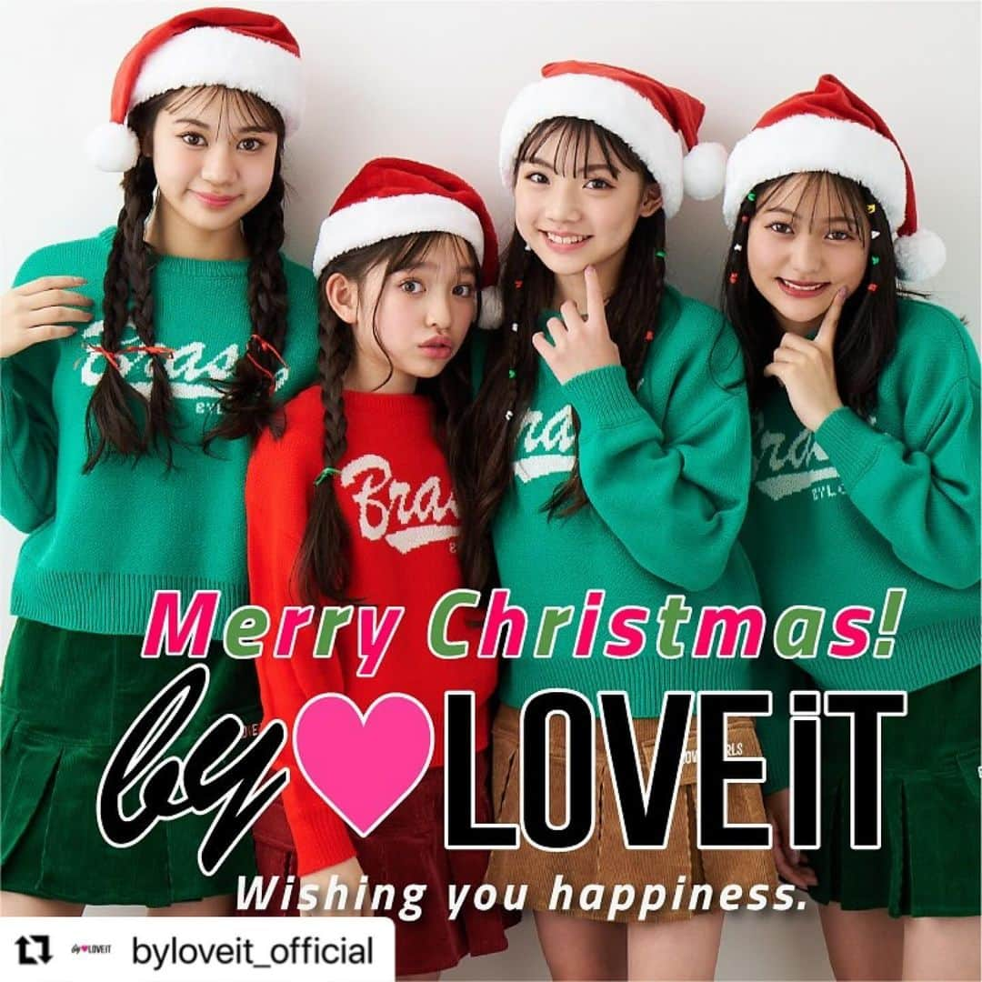 上埜れのんのインスタグラム：「🎄.*🎅 バイラビクリスマスcheckしてね❤️🎄.*  #Repost @byloveit_official with @use.repost ・・・ by LOVEiT♡ Merry Christmas🐻🐰🎄  POPなロゴニットは クリスマスにぴったりのアイテム❤️💚🤍  ボトムはコーデュロイミニがオススメ❣️ （オンラインショップの入荷もうすぐです、少々お待ちください） 　 フォローとコメントで応募できる クリスマスプレゼントキャンペーンも開催中！ ラビ子サンタからのアウター🤍プレゼント🎁 皆さまのご応募をお待ちしています🐻🐰❣️  by LOVEiT ♡ MODELS  代田萌花（もちゅ） @moca.niina  田形珠愛（おじゅち） @juna.ll5  上埜れのん（れのん）　@xxrenonxx  鷲見かれん（カレン） @kalen_sumi_official   バイラビコーデ、かわいい♡と思ったら保存して、バイラビ欲しいモノリストをつくろっ  🎄クリスマスはバイラビコーデで🫶 🛍️ @byloveit_official  プロフのURLからおかいものしてね！  #byloveit #バイラビット  #小学生女子 #小学生コーデ #小学生ファッション #小学生ママ  #jsコーデ #キッズコーデ女の子 #こどもふく  #js6 #js5 #js4 #js3 #js2 #js1 #160cm #150cm #140cm #130cm #120cm #うめだ阪急　#博多阪急  #ナルミヤオンライン　#zozotown   #プレゼントキャンペーン #クリスマスプレゼント企画 #クリスマスプレゼント  @byloveit_snap  @narumiyaonline_official @cuugal_ @kirapichi」