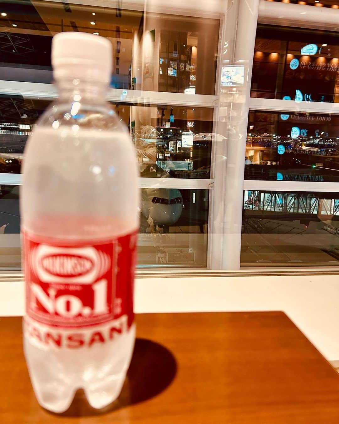 久保亜沙香さんのインスタグラム写真 - (久保亜沙香Instagram)「羽田着きましたです✈️  MARUSAN POP UP Shop @ Monster Patrol Toys in Little Tokyo  LA. I will be there on Dec.14th 2023  Designer Con  Anaheim Convention Center Booth: 235  I will be there on Dec. 15th-17th 2023 #marusan #sofvi #sofvitokyo #MonsterPatrolToys #Dcon」12月13日 18時35分 - asaka_kubo