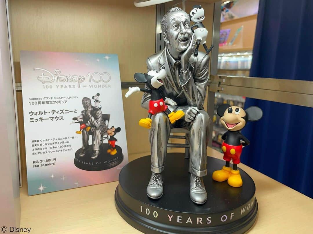 ISETAN PARK netさんのインスタグラム写真 - (ISETAN PARK netInstagram)「Disney100 THE MARKET in 伊勢丹新宿店    「ディズニー100」をテーマにしたデザインの限定アイテムをはじめ、ディズニー100周年記念作品 ディズニー・アニメーション最新作『ウィッシュ』のアイテムもラインナップ💫  ディズニー、ピクサー、スター・ウォーズ、マーベルの愛されるキャラクターたちにインスパイアされたバラエティ豊かな商品が勢ぞろいします。  伊勢丹新宿店先行販売や三越伊勢丹限定アイテム、日替わりお買上げノベルティやフォトスポットなど盛りだくさんの内容でお届けします。    Disney100 THE MARKET in 伊勢丹新宿店  ■開催中〜12月20日(水)※最終日午後6時終了  ■本館6階 催物場  ※数量に限りがある商品もございますので、品切れの際はご容赦ください。  🛒一部の商品は三越伊勢丹オンラインストアでも取り扱い中です。     詳しくは @isetan_shinjuku ストーリーズハイライト「POP UP」  https://www.mistore.jp/shopping/event/shinjuku_e/disney100_10    @disney    #Disney #Disney100 #ディズニー #ディズニー100 #ディズニーキャラクター #ディズニーアニメーション #ディズニーグッズ #Disney100THEMARKET  #isetan #isetanshinjuku #이세탄 #신주쿠이세탄 #이세탄백화점 #イセタン #伊勢丹 #伊勢丹新宿 #新宿伊勢丹 #伊勢丹新宿店    【年末年始の営業について】   12月31日(日)は午前10時開店、午後5時閉店。尚、本館6階 催物場は午前9時開店、午後5時閉店、本館地下1階 食料品は午前9時開店、午後6時閉店。   2024年1月1日(月・祝)は店舗休業日とさせていただきます。   新年は、1月2日(火)午前10時から初売出し。午後7時30分まで営業いたします。」12月14日 17時00分 - isetan_shinjuku