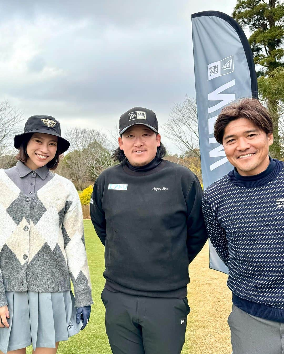 紺野ゆりさんのインスタグラム写真 - (紺野ゆりInstagram)「NEWERA GOLF CUP⛳️  ニューエラコンペに参加してきました😆 大久保嘉人さんとご一緒させていただきました✨ 緊張していたんですがとても気さくに話しかけてくださりお人柄もとても素敵🥹NEWERA契約プロの方々とも3ホールずつご一緒させて頂きとても贅沢な1日となりました✨  コンペでは沢山の人がわたしの#ゆりコラボ　ウェア着てくれていたのが嬉しくて😭💕 感激でした🥹🥹🥹♡  スコアは87で、ハンデがハマり、90人中9位で賞品getしましたよ😆🙌  千葉バーディーでまわれるなんて豪華すぎ☺️ 素敵な1日をありがとうございました🫶  #NEWERA #ニューエラゴルフ #ゆりコラボ #neweragolf  #yurigolf🦋」12月13日 18時40分 - yuri_konno_official