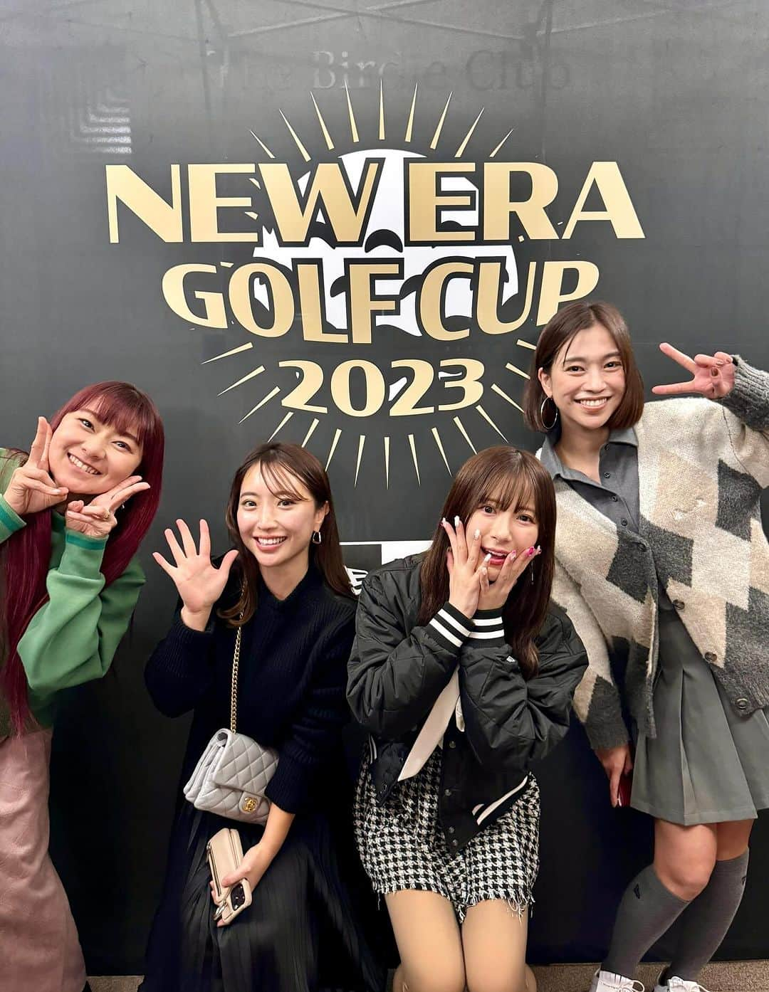 紺野ゆりさんのインスタグラム写真 - (紺野ゆりInstagram)「NEWERA GOLF CUP⛳️  ニューエラコンペに参加してきました😆 大久保嘉人さんとご一緒させていただきました✨ 緊張していたんですがとても気さくに話しかけてくださりお人柄もとても素敵🥹NEWERA契約プロの方々とも3ホールずつご一緒させて頂きとても贅沢な1日となりました✨  コンペでは沢山の人がわたしの#ゆりコラボ　ウェア着てくれていたのが嬉しくて😭💕 感激でした🥹🥹🥹♡  スコアは87で、ハンデがハマり、90人中9位で賞品getしましたよ😆🙌  千葉バーディーでまわれるなんて豪華すぎ☺️ 素敵な1日をありがとうございました🫶  #NEWERA #ニューエラゴルフ #ゆりコラボ #neweragolf  #yurigolf🦋」12月13日 18時40分 - yuri_konno_official