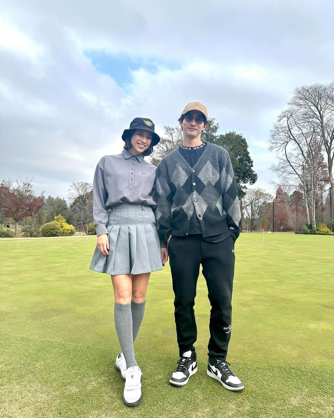 紺野ゆりさんのインスタグラム写真 - (紺野ゆりInstagram)「NEWERA GOLF CUP⛳️  ニューエラコンペに参加してきました😆 大久保嘉人さんとご一緒させていただきました✨ 緊張していたんですがとても気さくに話しかけてくださりお人柄もとても素敵🥹NEWERA契約プロの方々とも3ホールずつご一緒させて頂きとても贅沢な1日となりました✨  コンペでは沢山の人がわたしの#ゆりコラボ　ウェア着てくれていたのが嬉しくて😭💕 感激でした🥹🥹🥹♡  スコアは87で、ハンデがハマり、90人中9位で賞品getしましたよ😆🙌  千葉バーディーでまわれるなんて豪華すぎ☺️ 素敵な1日をありがとうございました🫶  #NEWERA #ニューエラゴルフ #ゆりコラボ #neweragolf  #yurigolf🦋」12月13日 18時40分 - yuri_konno_official