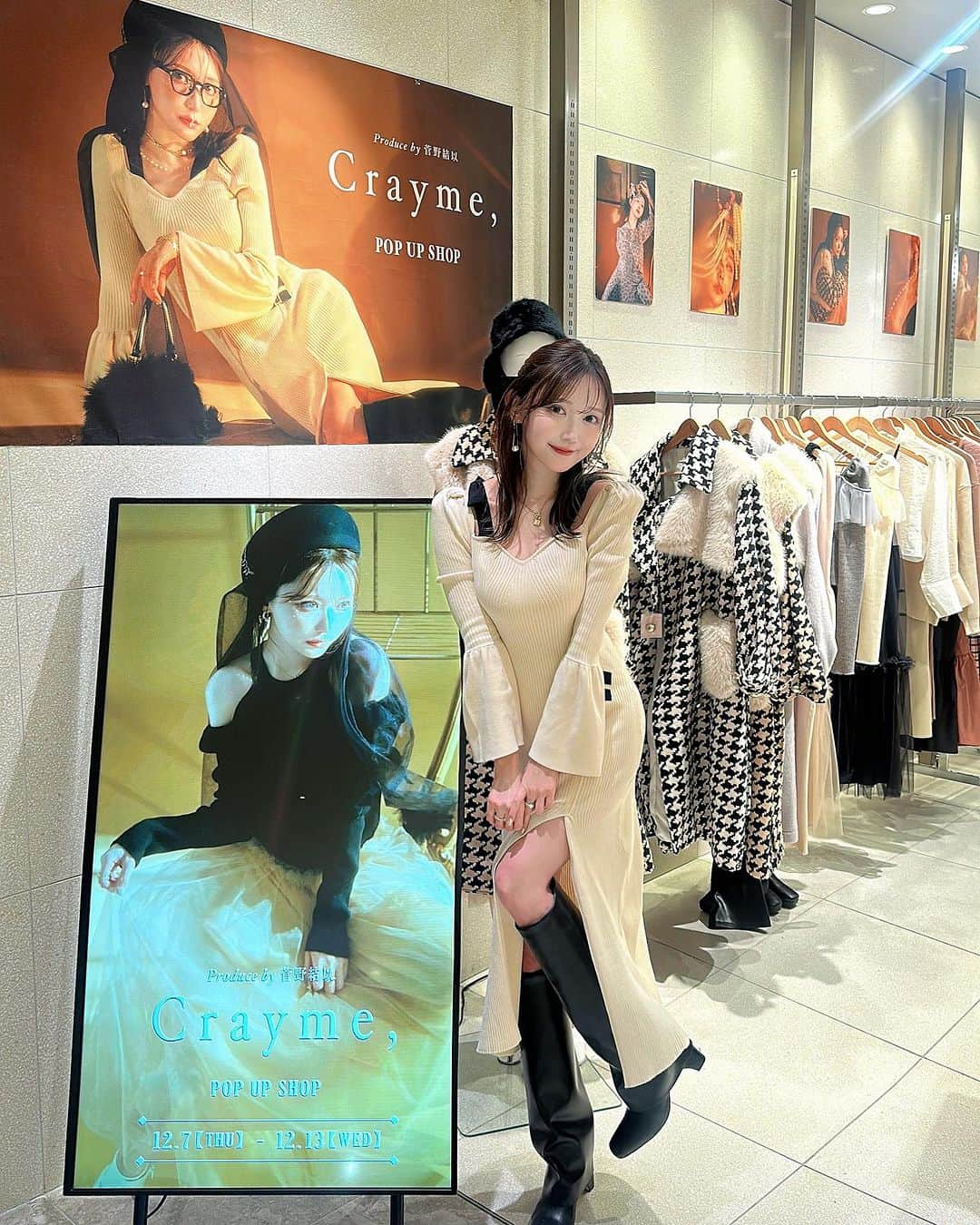 菅野結以さんのインスタグラム写真 - (菅野結以Instagram)「7日間だけあらわれて消えるクローゼット at 渋谷スクランブルスクエア ついに 今夜21：00まで🕊 @crayme_official  ⁡ 東名阪をめぐったポップアップツアーもきょうが最終日 ⁡ きのうは2023ラストリアルイベントで なんと3都市13日間、毎日の日替わりポストカードを コンプリートしてくれた強者まで😭泣ける ⁡ 新作着たみんなはほんとーーにかわいくて愛しくて この顔みるためにやってる！って言い切れる ⁡ ひとりノートにむかって黙々とデザイン描くところから まいにち制作重ねて仕上げは特に孤独な作業の日々で ⁡ それをだいじな時間と労力とお金を使ってみにきてくれて きらっきらな笑顔で着て会いにきてくれる奇跡的な出来事に ⁡ 12年たった今も、ずっと慣れずに感動しています その瞬間すべてチャラになって最高になる！ ⁡ こんなにも情熱を絶やさず続けていられるのは 確実にこの時間が燃料なんだ~  ありがとうじゃ足りないけど直接伝えられてよかった  オールニットでつくった配色リボンショルダードレスは 繊細で女性らしいラインと大人なgirlyディティールで 上品な色気ひきだし服♡ おそろのこ多くてかわいかったあ  POP UPはのこりあと2時間とすこし さいごまでよろしくお願いします💌 ⁡ #crayme #theghostclub #2023aw #popupshop #limitedshop #tokyo #shibuyascramblesquare #event」12月13日 18時52分 - yui_kanno