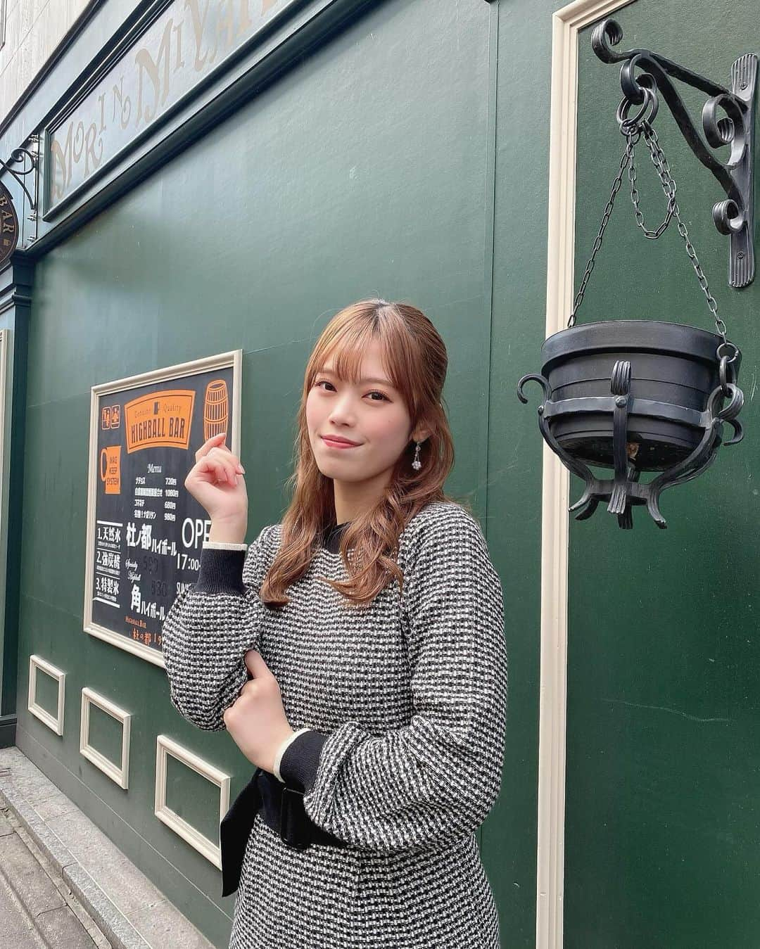 林茜実里さんのインスタグラム写真 - (林茜実里Instagram)「🖤💚 : : 仙台の時にて♡ : ニットワンピース❤︎ ハーフアップ巻き髪好き？？💭 : #冬コーデ #ハーフアップ #redyazel #ワンピースコーデ #モノトーンワンピース」12月13日 18時59分 - amirihayashi_pimms