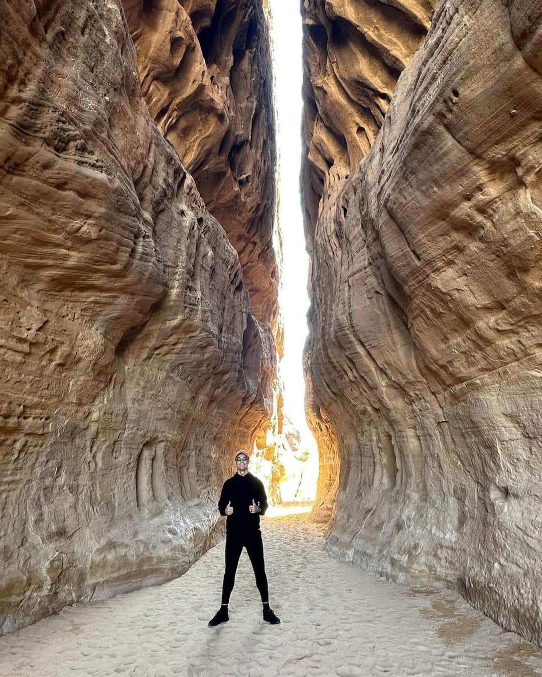 クリスティアーノ・ロナウドのインスタグラム：「Amazed by the extraordinary human and natural heritage of AlUla here in Saudi Arabia.🇸🇦👏🏽」