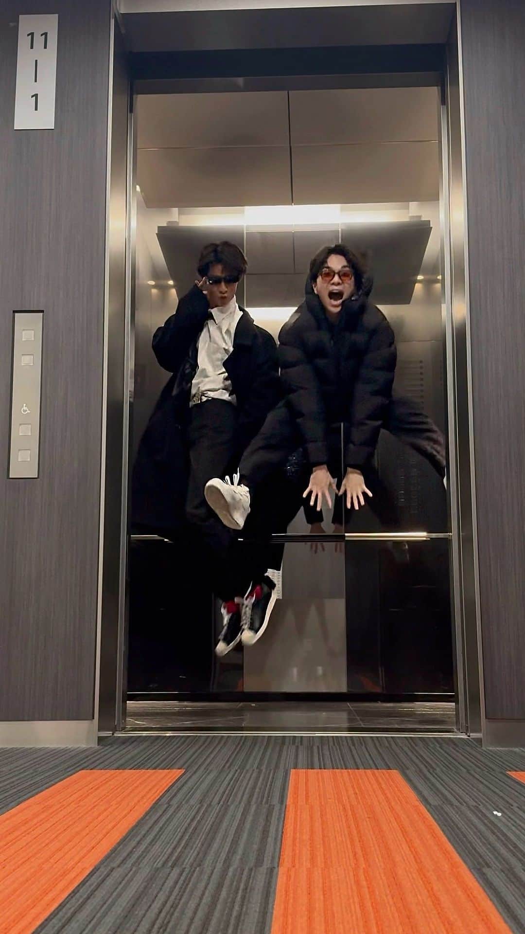 曽野舜太のインスタグラム：「insane elevator 😨🛗」
