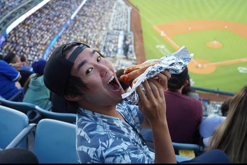 服部優陽さんのインスタグラム写真 - (服部優陽Instagram)「話題のドジャースタジアム⚾️  グルメも写真スポットも充実していて 個人的に1番楽しいボールパークでした！  #ドジャース #ドジャースタジアム　#doders #doderstadium #LA #dodgersdugout」12月13日 19時07分 - hattori.yuhi_ktv