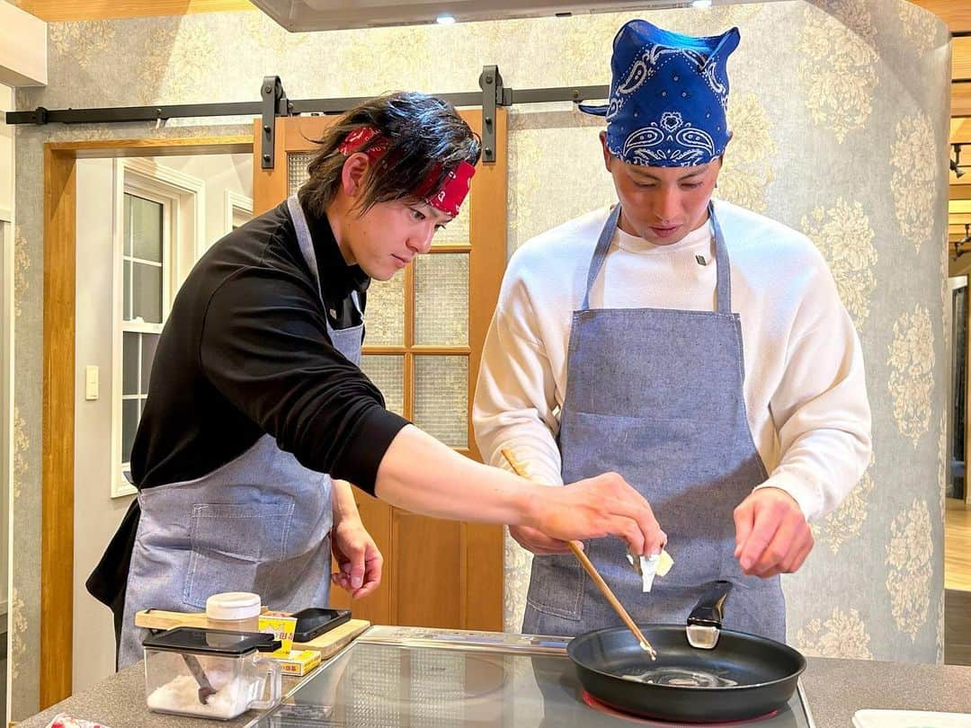 東北楽天ゴールデンイーグルスさんのインスタグラム写真 - (東北楽天ゴールデンイーグルスInstagram)「👨‍🍳 🍳おごゆキッチン🍳  同級生ふたりで、あるメニューにチャレンジ！ 仲良しすぎる2人の料理は果たしてうまくいったのか!? 近日公開！おたのしみに〜✨  #おごゆき #小郷裕哉 #伊藤裕季也 #RakutenEagles」12月13日 19時00分 - rakuten_eagles