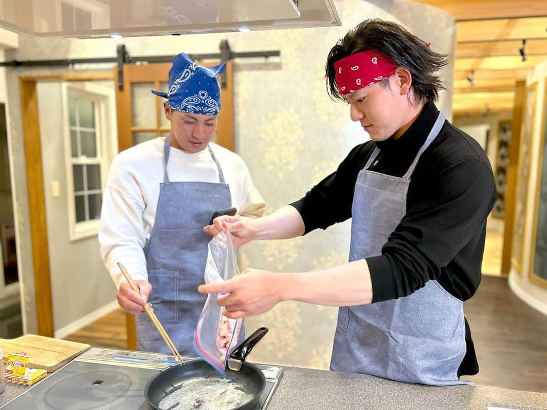 東北楽天ゴールデンイーグルスさんのインスタグラム写真 - (東北楽天ゴールデンイーグルスInstagram)「👨‍🍳 🍳おごゆキッチン🍳  同級生ふたりで、あるメニューにチャレンジ！ 仲良しすぎる2人の料理は果たしてうまくいったのか!? 近日公開！おたのしみに〜✨  #おごゆき #小郷裕哉 #伊藤裕季也 #RakutenEagles」12月13日 19時00分 - rakuten_eagles