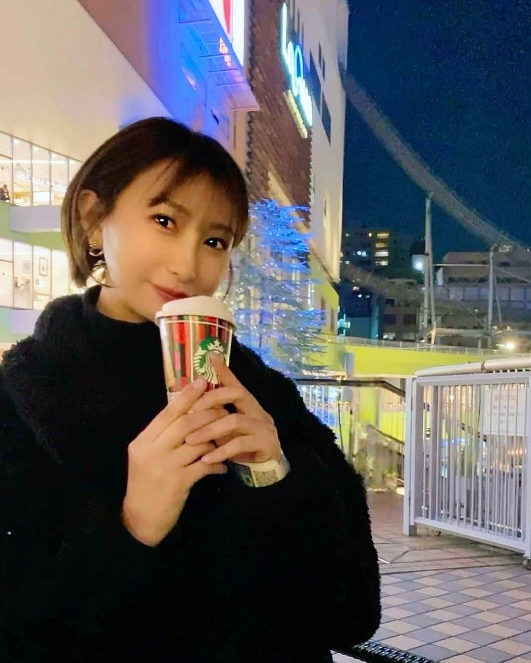 青木まりなのインスタグラム：「☕️♡  新作のピスタチオが気になりつつ… やっぱりいつものホワイトモカ🤍  -------------------------------------------- 　 　 　 　 　 　 　 　 　 　 　 　 　 　 　 　 　 　 　 　 　 　 　　 　 　 　 　 　 　  　  #ランニング #ランニング女子 #ランニング初心者  #皇居ラン #東京マラソン #run #ショート #ショートヘア #ショートカット #ショートボブ  #RIZIN #RIZINガール #RIZINガール2022 #ラウンドガール #レースクイーン #ringgirl #キックボクシング #kickboxing #キックボクシング女子 #筋トレ女子 #筋トレ #トレーニング #training #グラビア #グラビアアイドル #グラドル #ビジョビ #bijobi #gravure」