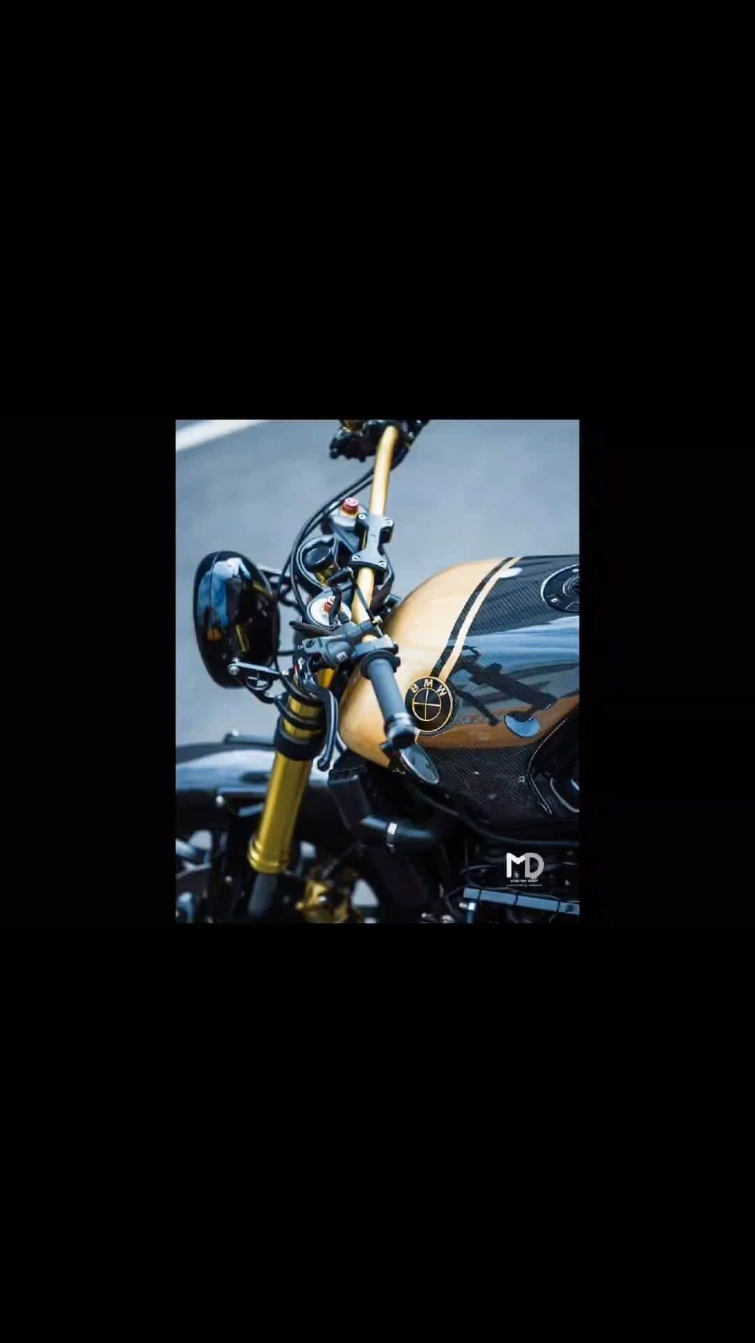 サム・リーのインスタグラム：「各有特色 @mattk.m #bmwk100rs #sportclassic」