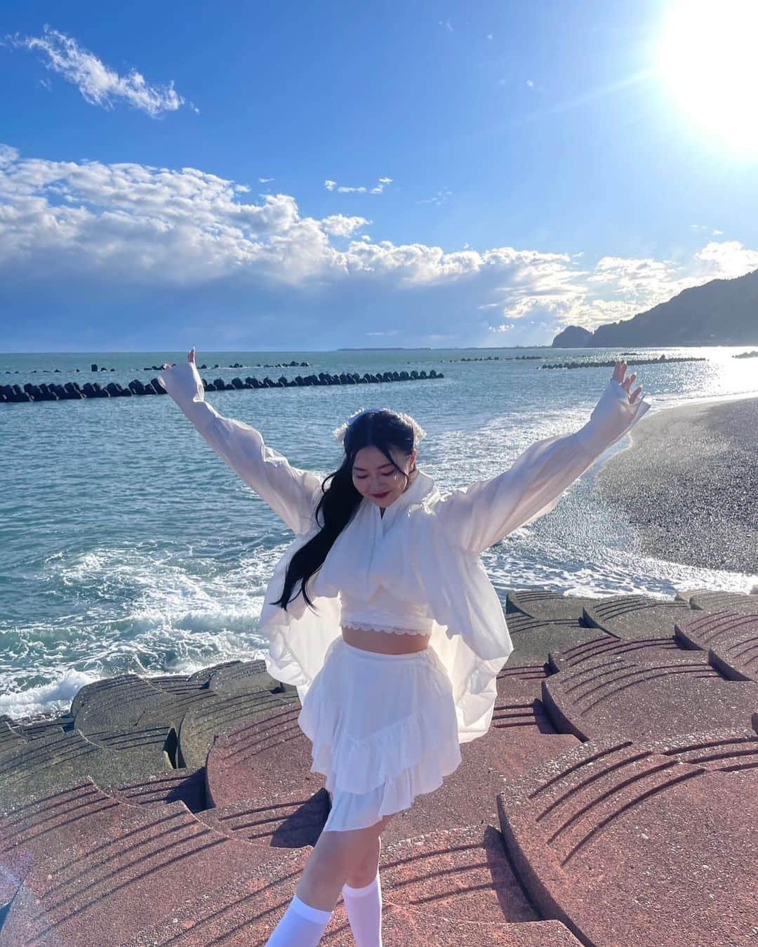 iScreamさんのインスタグラム写真 - (iScreamInstagram)「「口約束」MV off shot  HINATA❤︎  海がとっても綺麗だったの🌊  #iScream #アイサケ #口約束 #Selfie #HINATA」12月13日 20時00分 - iscream__official