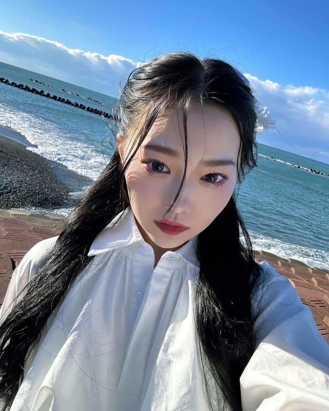 iScreamさんのインスタグラム写真 - (iScreamInstagram)「「口約束」MV off shot  HINATA❤︎  海がとっても綺麗だったの🌊  #iScream #アイサケ #口約束 #Selfie #HINATA」12月13日 20時00分 - iscream__official