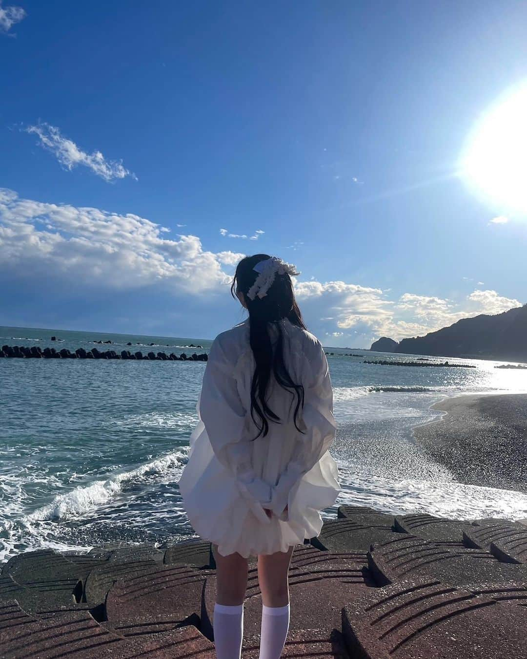 iScreamさんのインスタグラム写真 - (iScreamInstagram)「「口約束」MV off shot  HINATA❤︎  海がとっても綺麗だったの🌊  #iScream #アイサケ #口約束 #Selfie #HINATA」12月13日 20時00分 - iscream__official