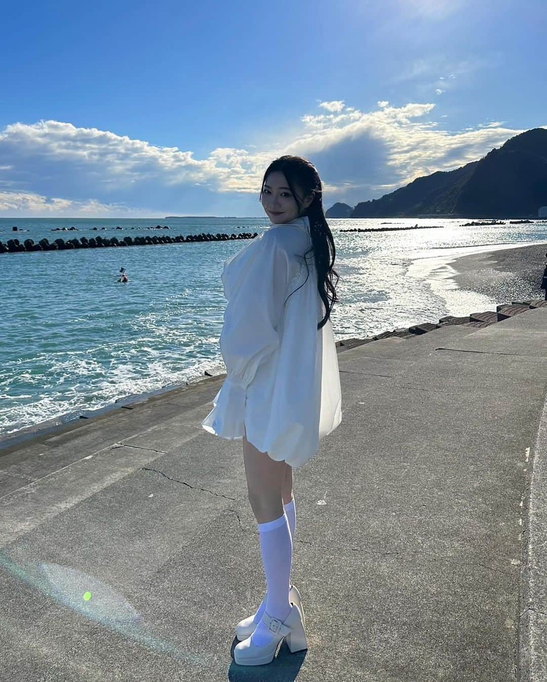 iScreamさんのインスタグラム写真 - (iScreamInstagram)「「口約束」MV off shot  HINATA❤︎  海がとっても綺麗だったの🌊  #iScream #アイサケ #口約束 #Selfie #HINATA」12月13日 20時00分 - iscream__official