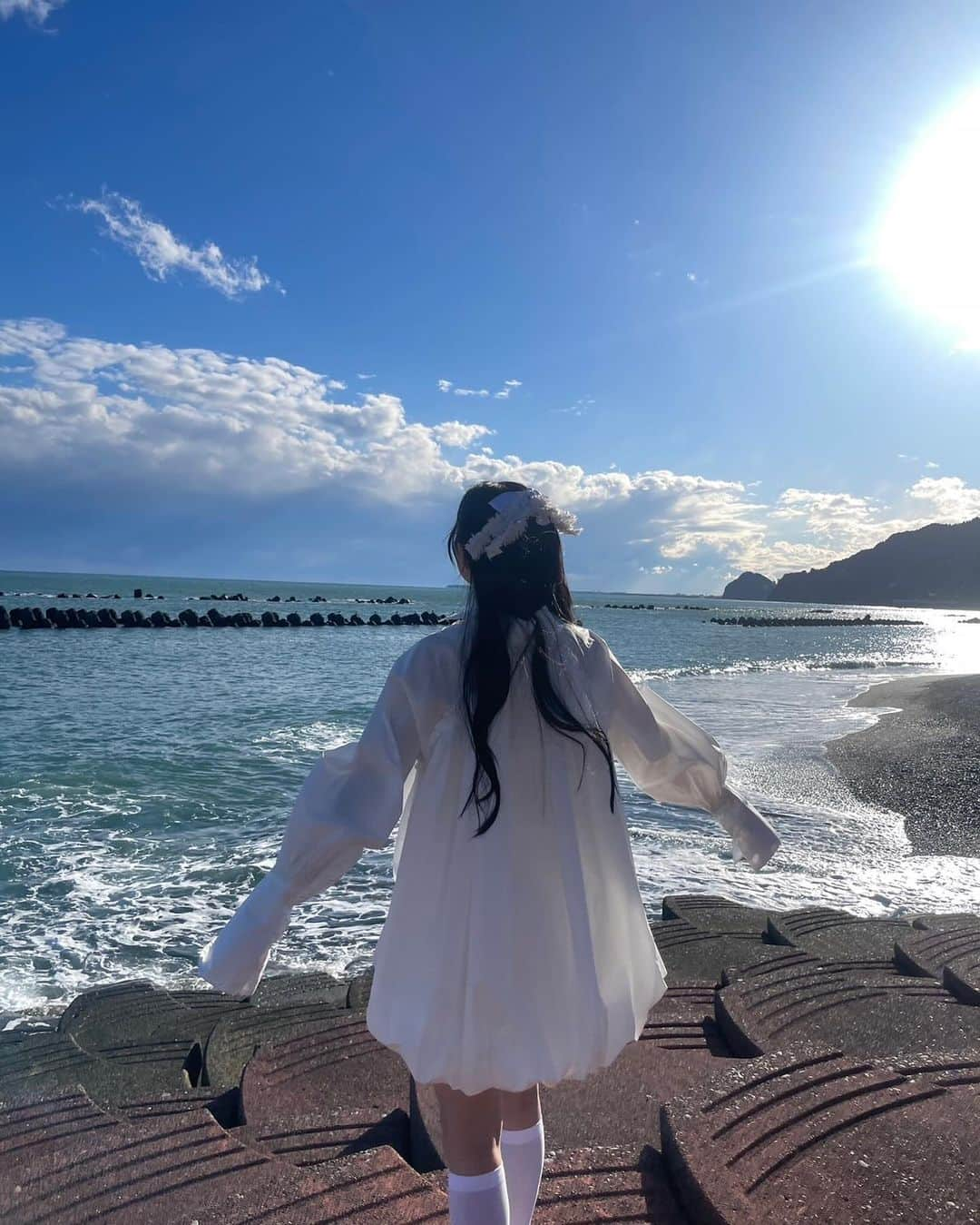 iScreamさんのインスタグラム写真 - (iScreamInstagram)「「口約束」MV off shot  HINATA❤︎  海がとっても綺麗だったの🌊  #iScream #アイサケ #口約束 #Selfie #HINATA」12月13日 20時00分 - iscream__official