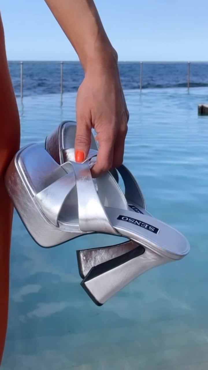 センソ・ディフュージョンのインスタグラム：「Our new TITAN platforms- perfect for party season 🪩」