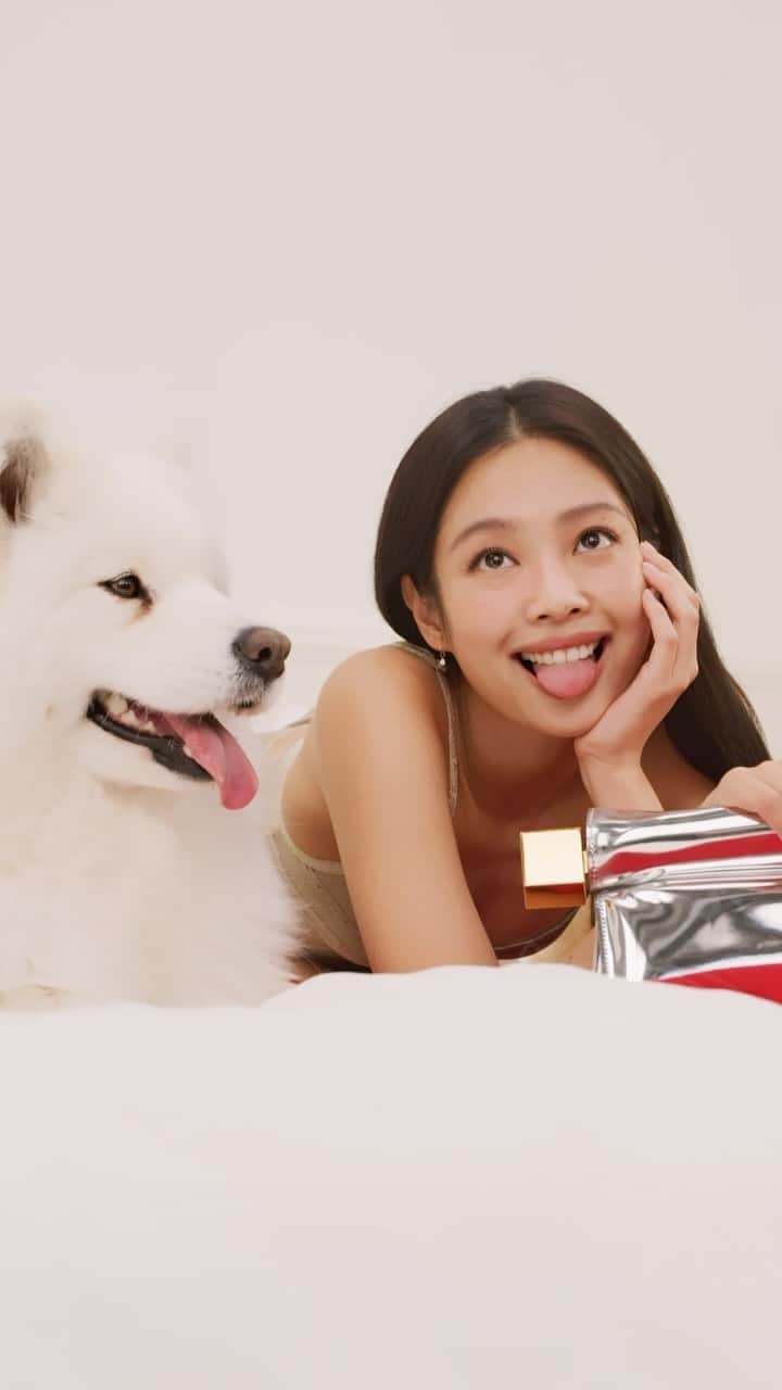 ジャックムスのインスタグラム：「I LOVE YOU @jennierubyjane  THE NEW « GUIRLANDE » CAMPAIGN WITH @jennierubyjane  JACQUEMUS.com」