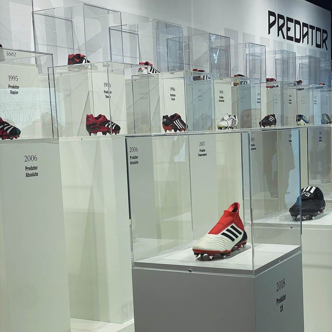 ゲキサカさんのインスタグラム写真 - (ゲキサカInstagram)「adidas AG 本社（ドイツヘルツォーゲンアウラハ）にてADIDAS PREDATORのイベントが行われた。 これは新しいスパイクの発表なのか、今話題の選手の登場があるのか。アディダスからの正式発表が待たれる。  #PR #adidas #predator #アディダス」12月13日 19時54分 - gekisaka