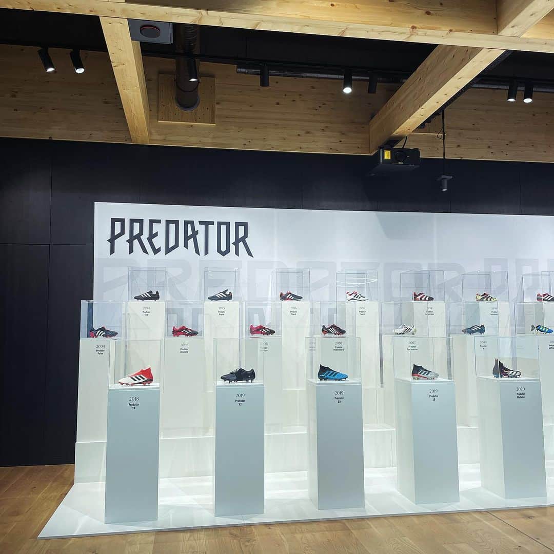 ゲキサカさんのインスタグラム写真 - (ゲキサカInstagram)「adidas AG 本社（ドイツヘルツォーゲンアウラハ）にてADIDAS PREDATORのイベントが行われた。 これは新しいスパイクの発表なのか、今話題の選手の登場があるのか。アディダスからの正式発表が待たれる。  #PR #adidas #predator #アディダス」12月13日 19時54分 - gekisaka