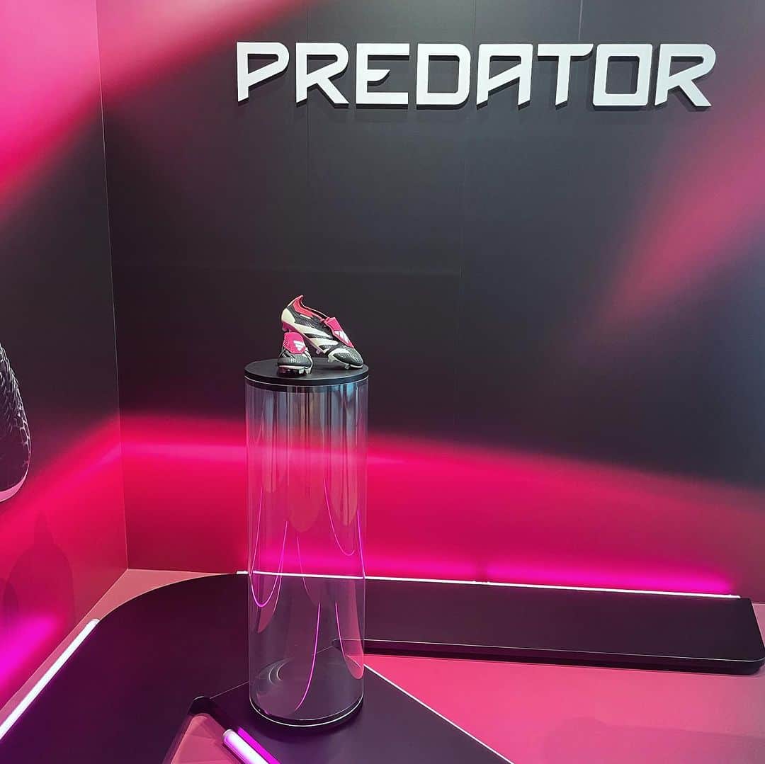 ゲキサカさんのインスタグラム写真 - (ゲキサカInstagram)「adidas AG 本社（ドイツヘルツォーゲンアウラハ）にてADIDAS PREDATORのイベントが行われた。 これは新しいスパイクの発表なのか、今話題の選手の登場があるのか。アディダスからの正式発表が待たれる。  #PR #adidas #predator #アディダス」12月13日 19時54分 - gekisaka