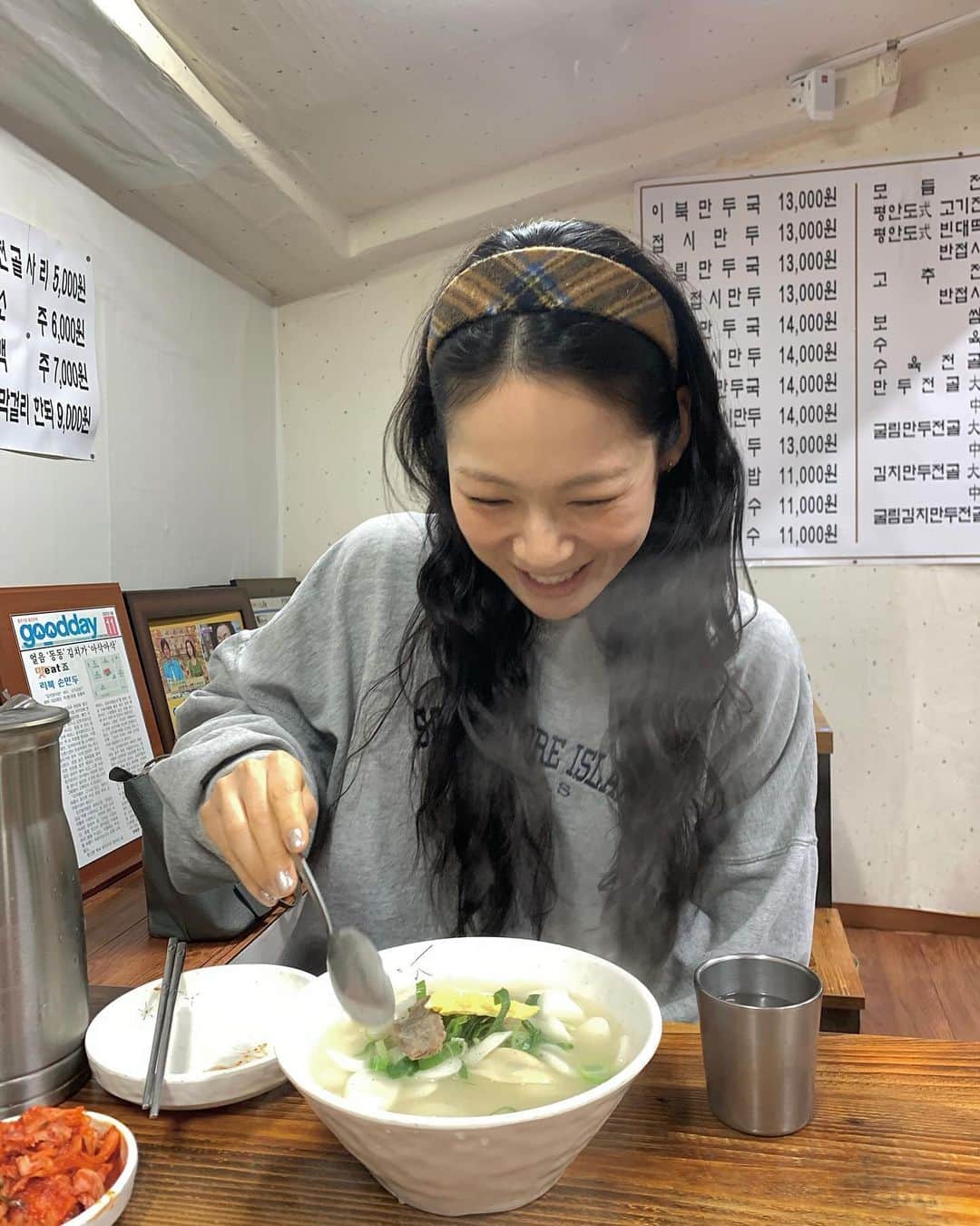 solsolのインスタグラム：「서촌에 이쁜거 많아🤎」